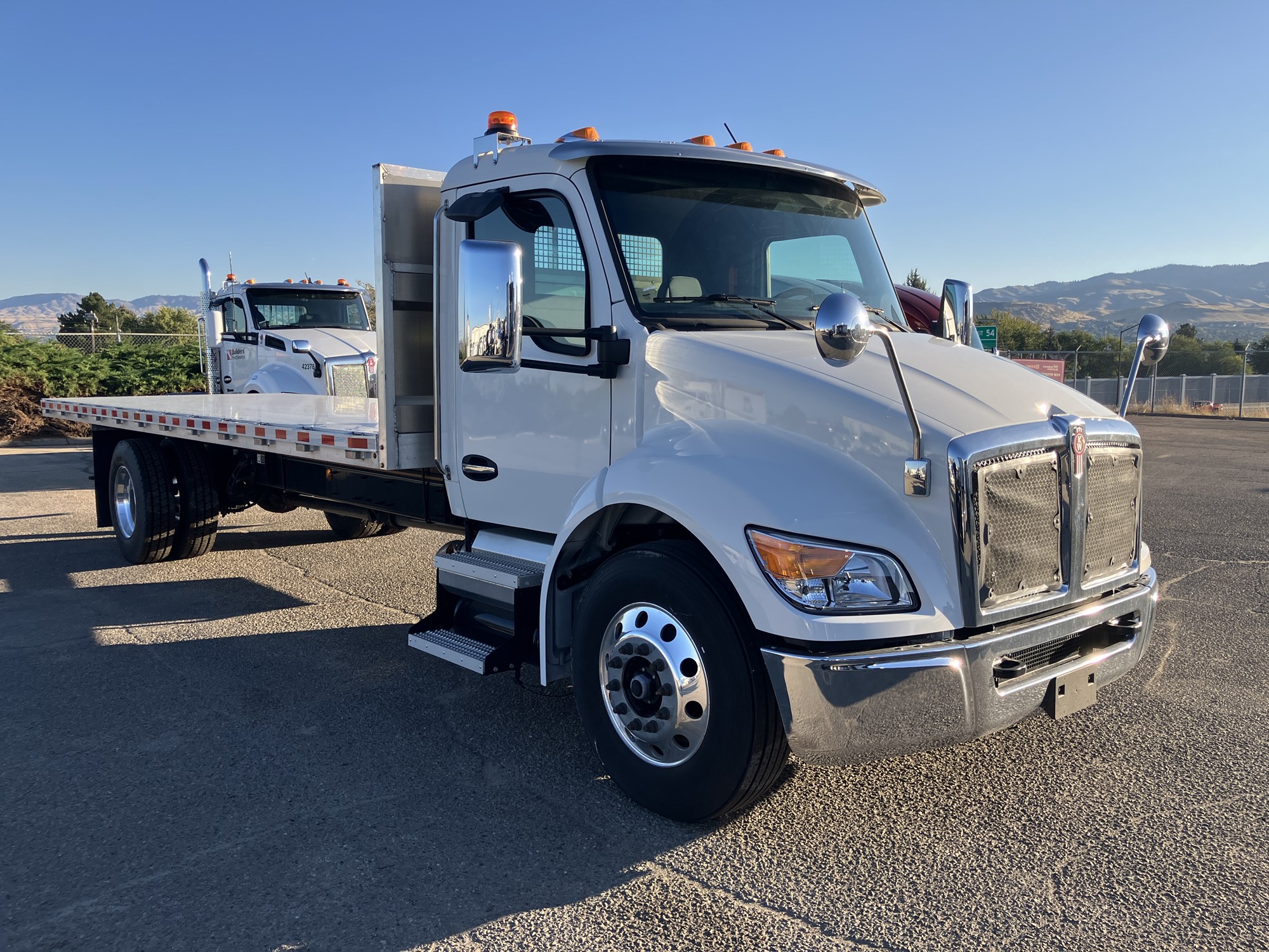 2025 Kenworth T280 - image 5 of 6