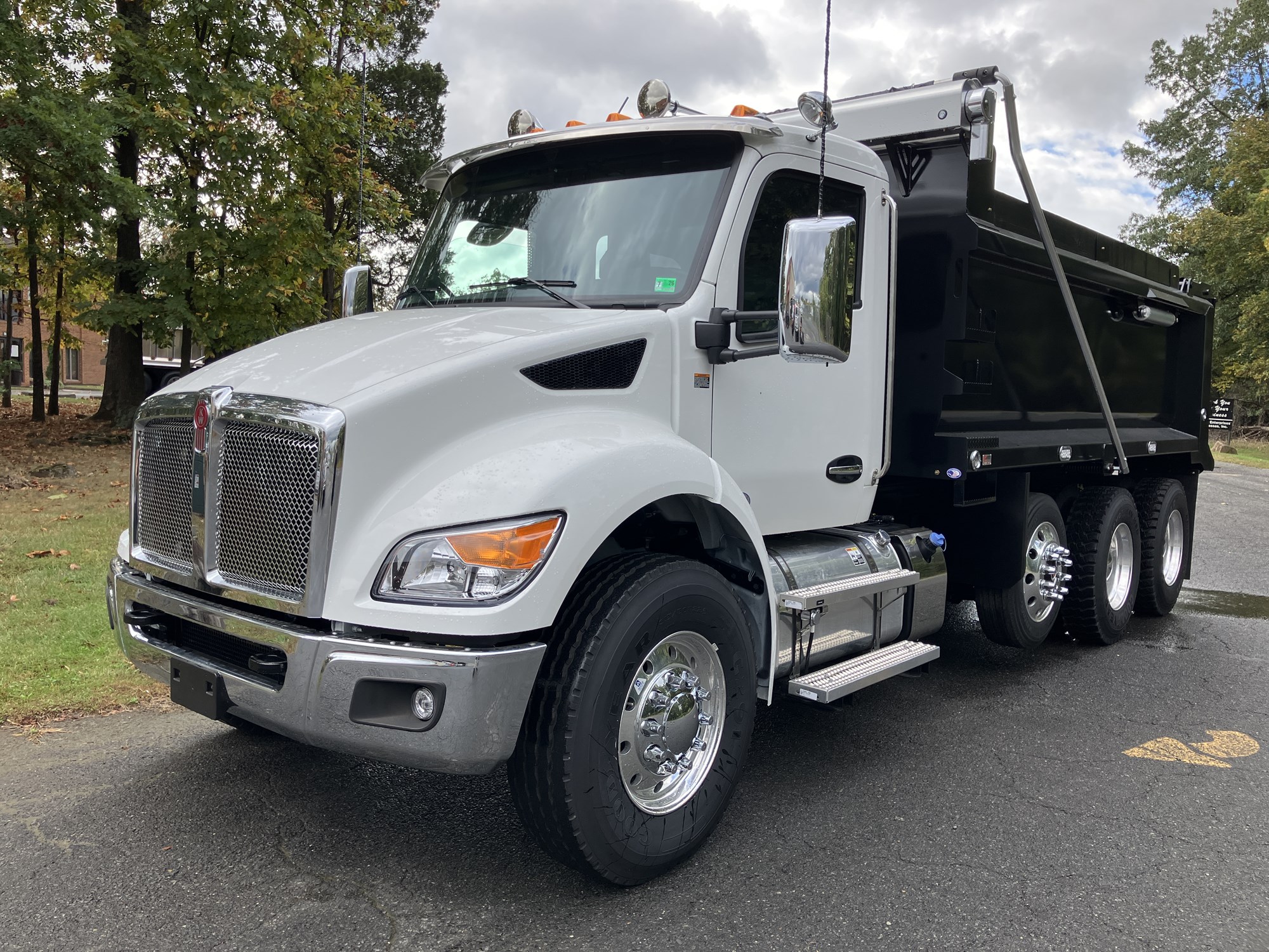 2025 Kenworth T480 - image 1 of 6