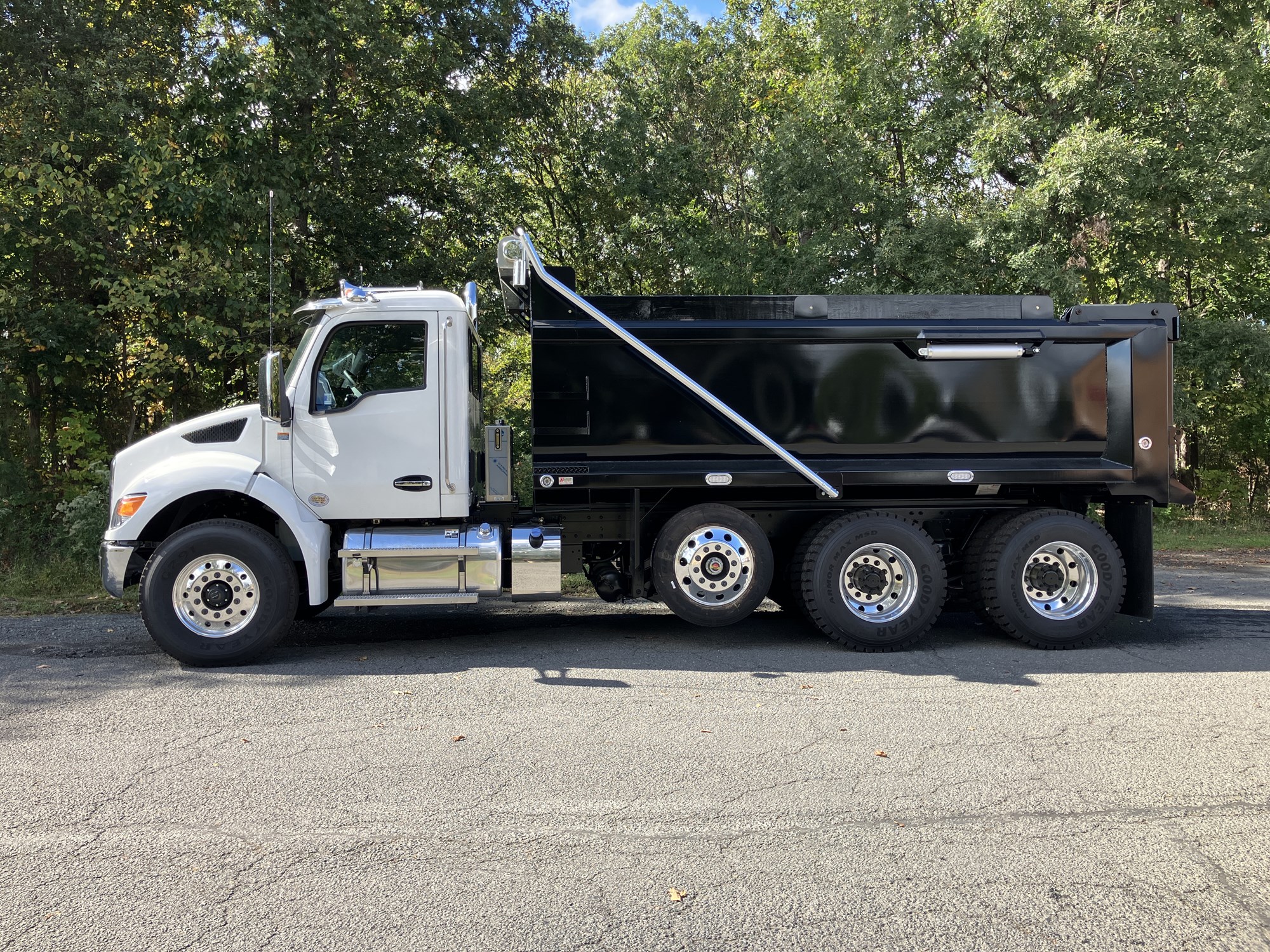 2025 Kenworth T480 - image 2 of 6