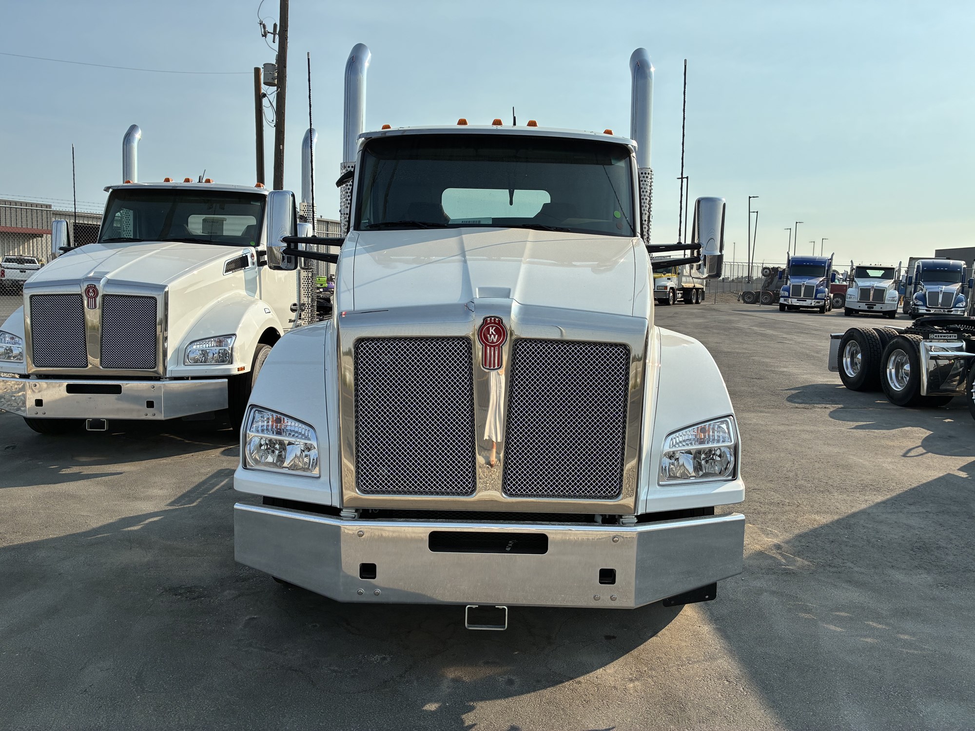 2026 Kenworth T880 - image 2