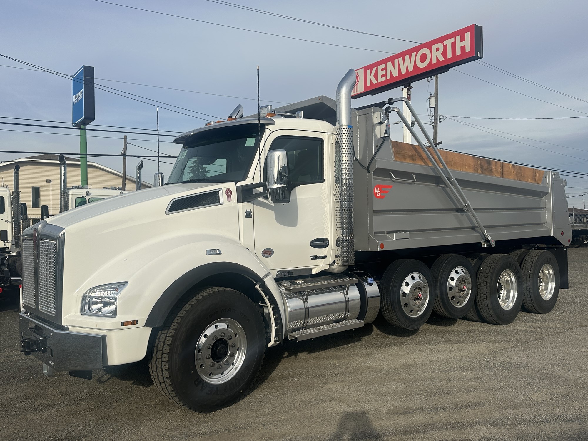 2026 Kenworth T880 2026 Kenworth T880 - image 1 of 6