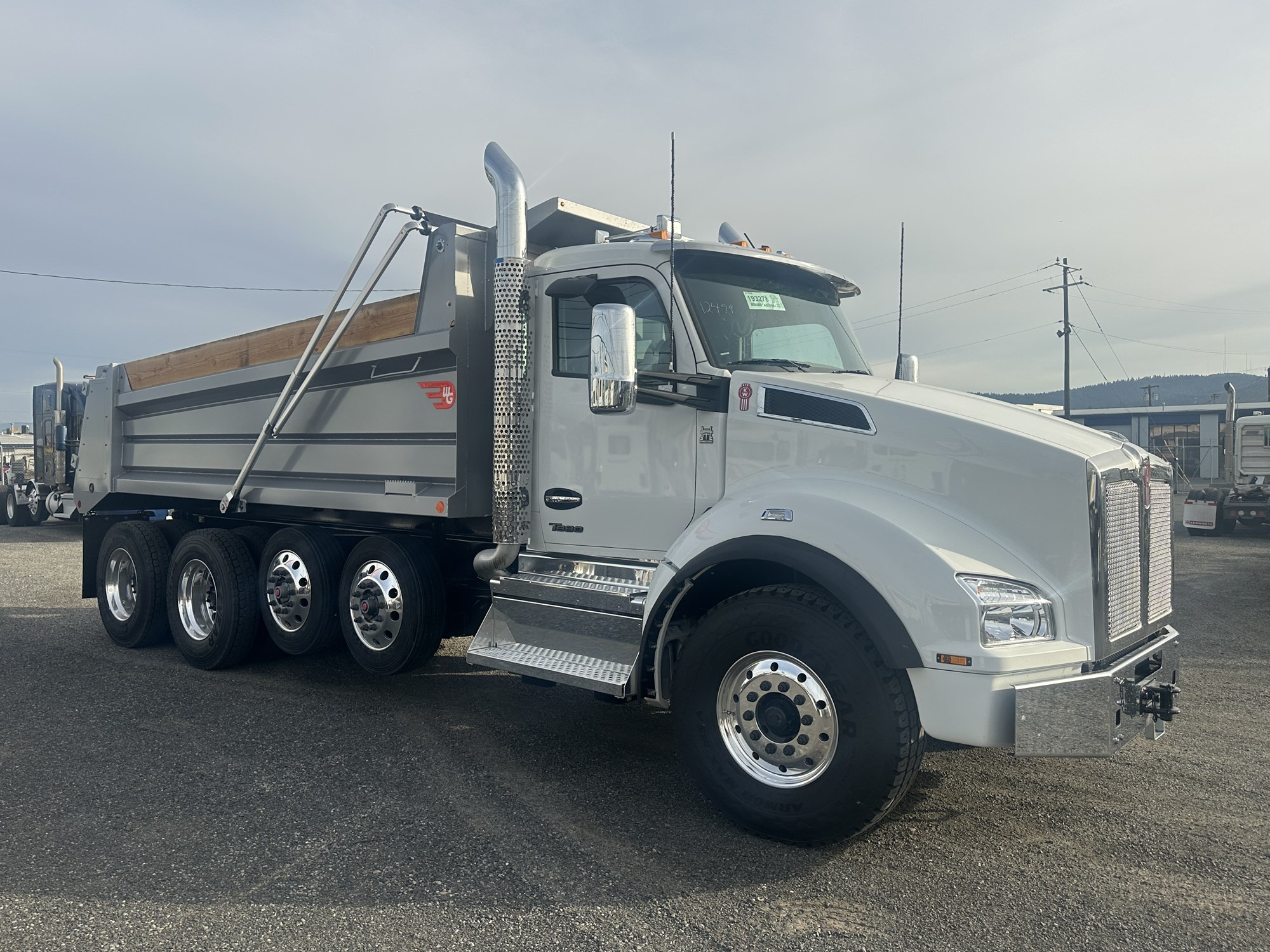 2026 Kenworth T880 2026 Kenworth T880 - image 2 of 6