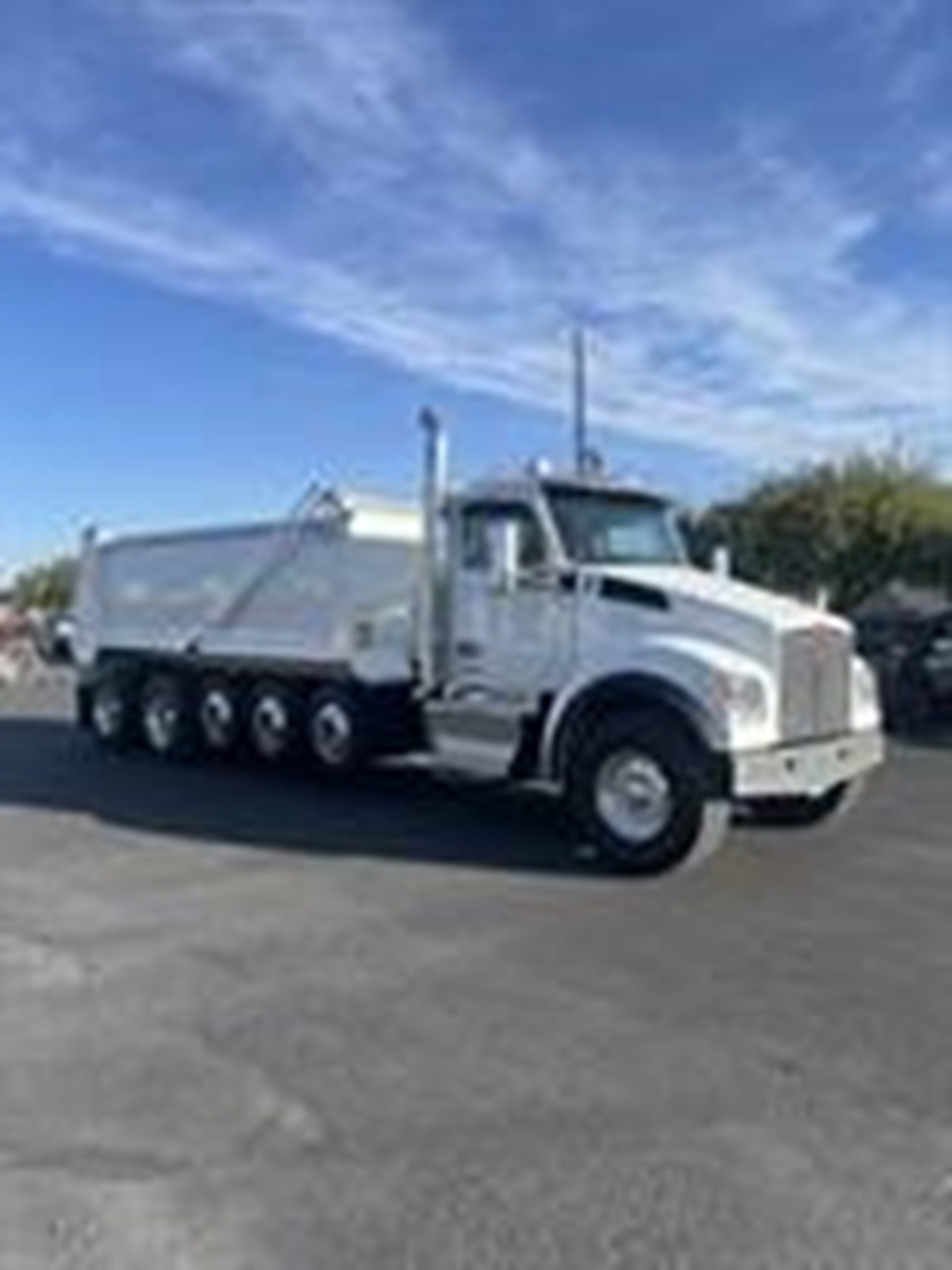 2026 Kenworth T880 - image 1 of 6