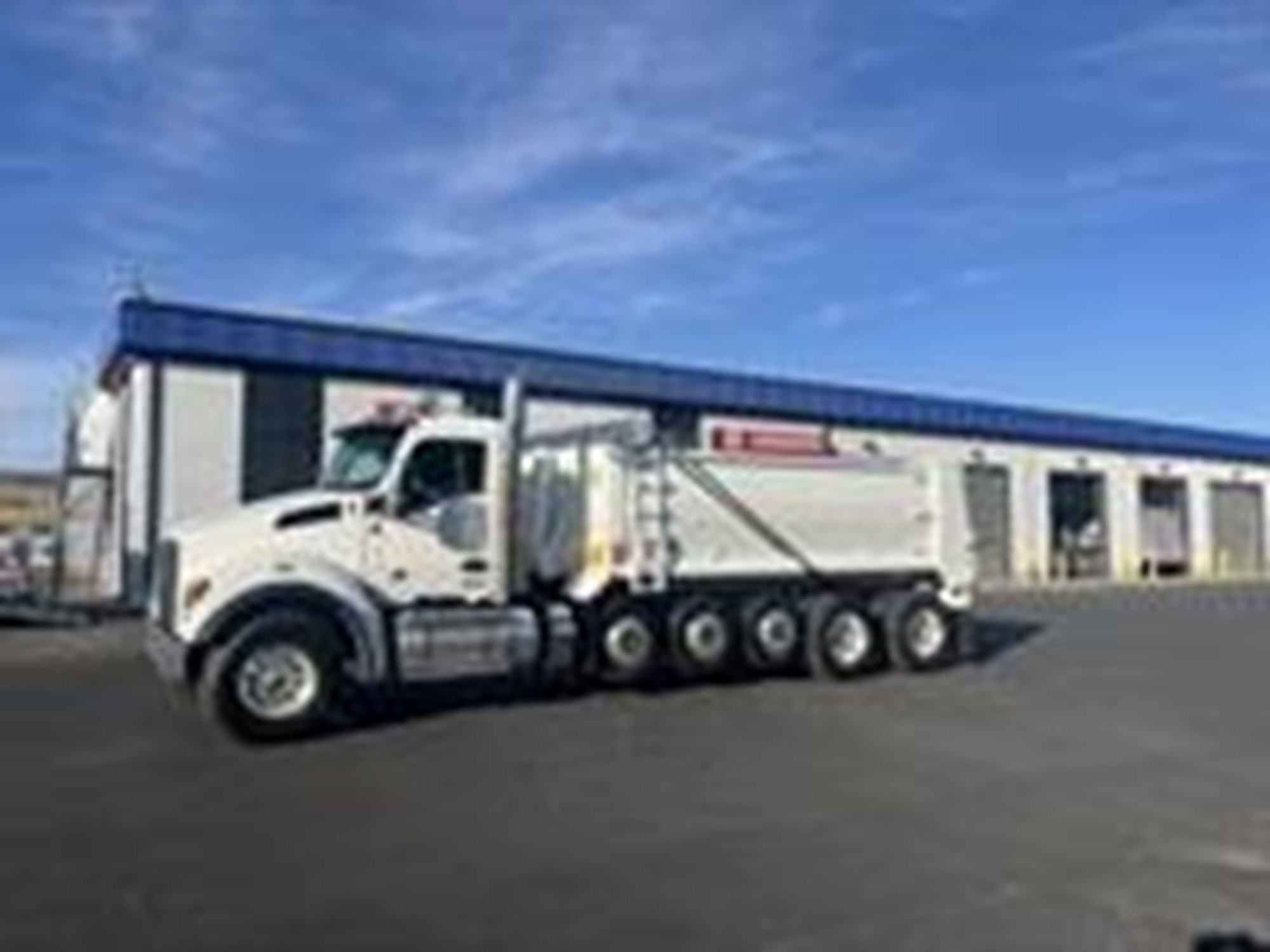 2026 Kenworth T880 - image 5 of 6