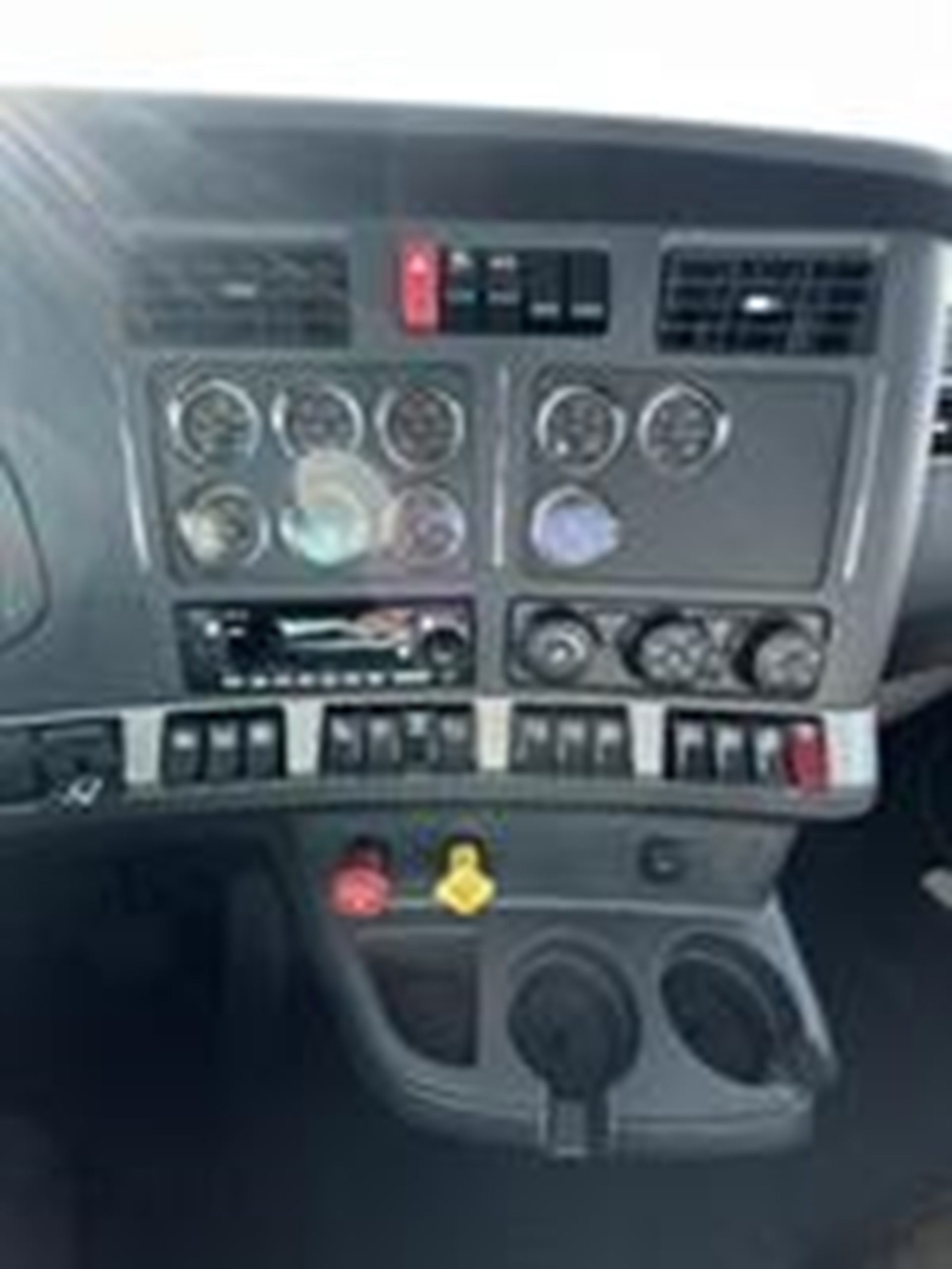 2026 Kenworth T880 - image 6 of 6