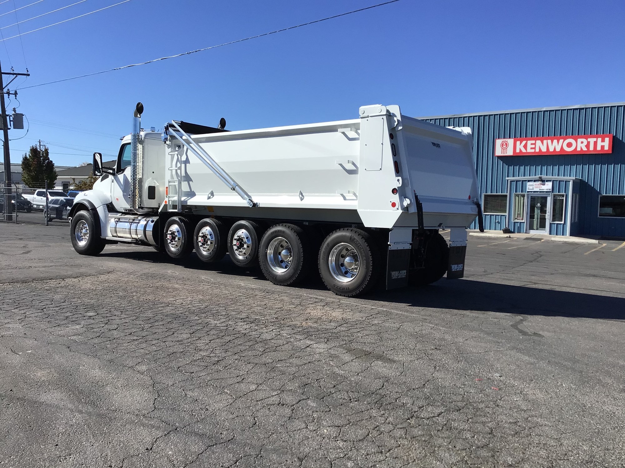 2026 Kenworth T880 - image 3 of 6