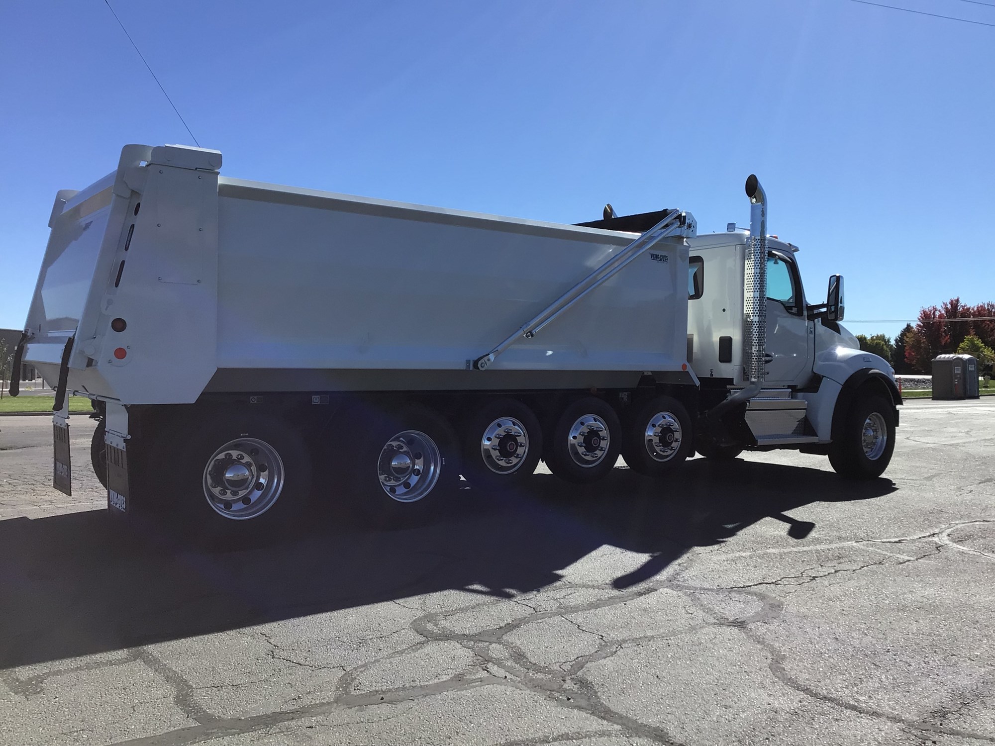 2026 Kenworth T880 - image 4 of 6
