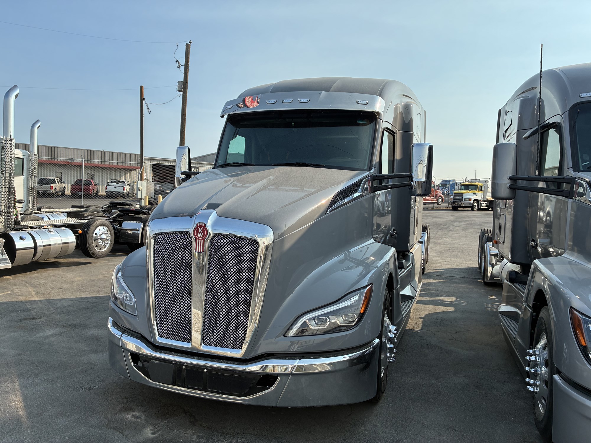2026 Kenworth T680 - image 2