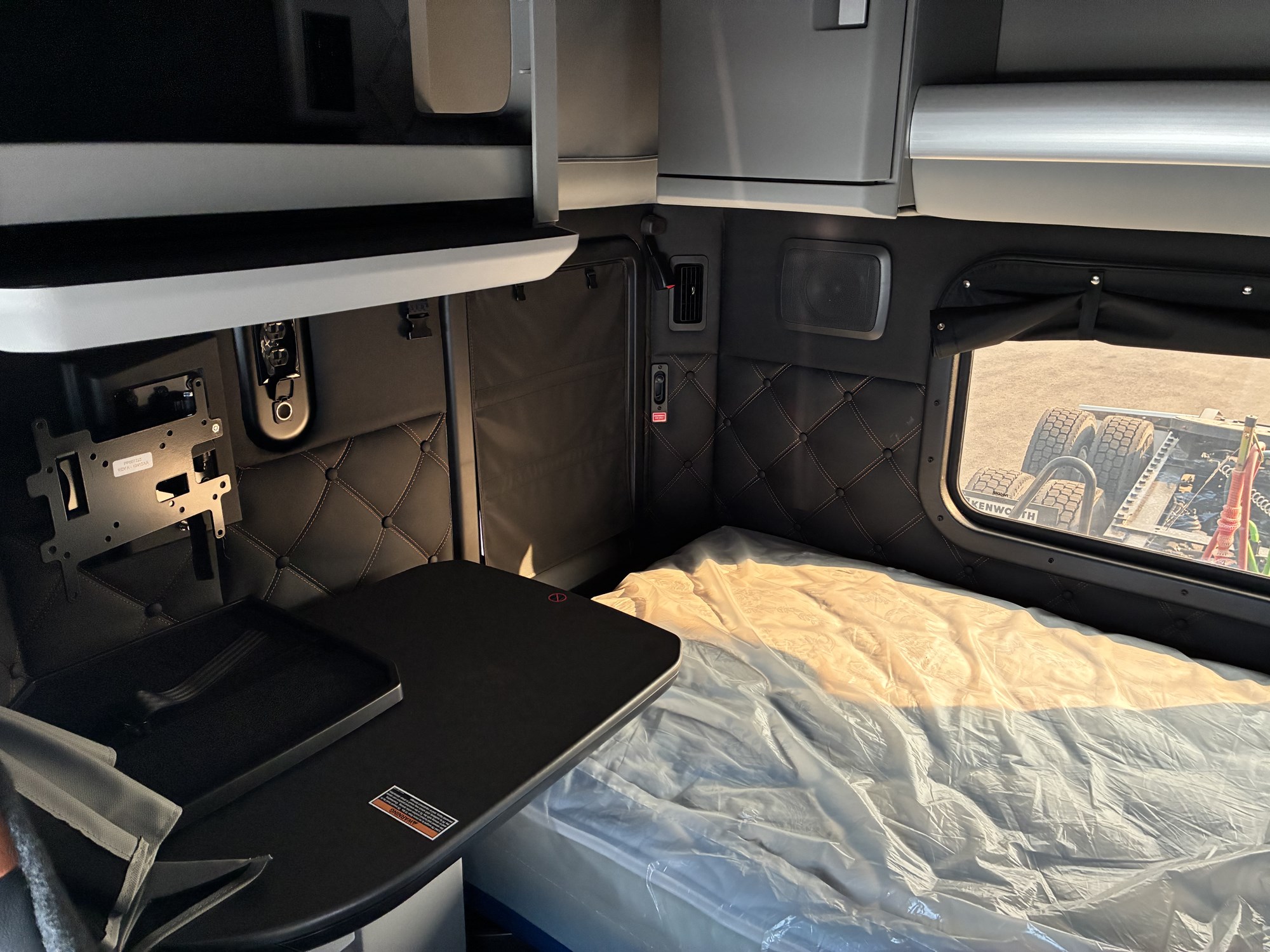 2026 Kenworth T680 - image 3