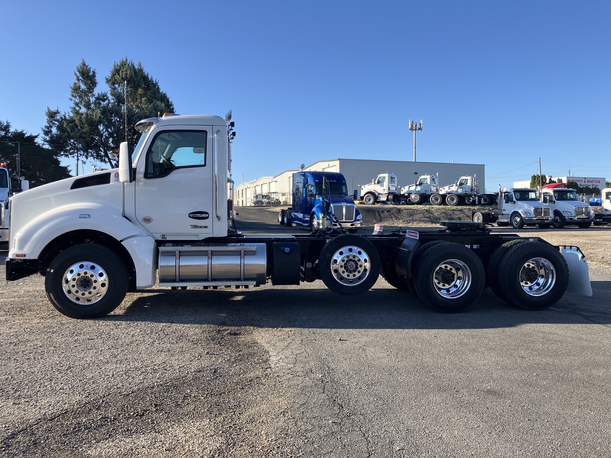 2026 Kenworth T880 - image 2