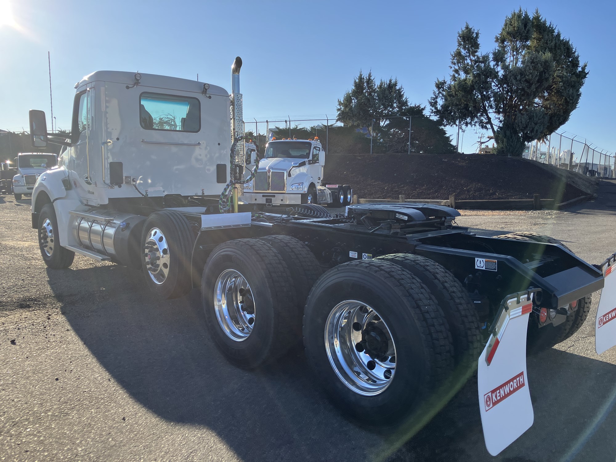 2026 Kenworth T880 - image 3