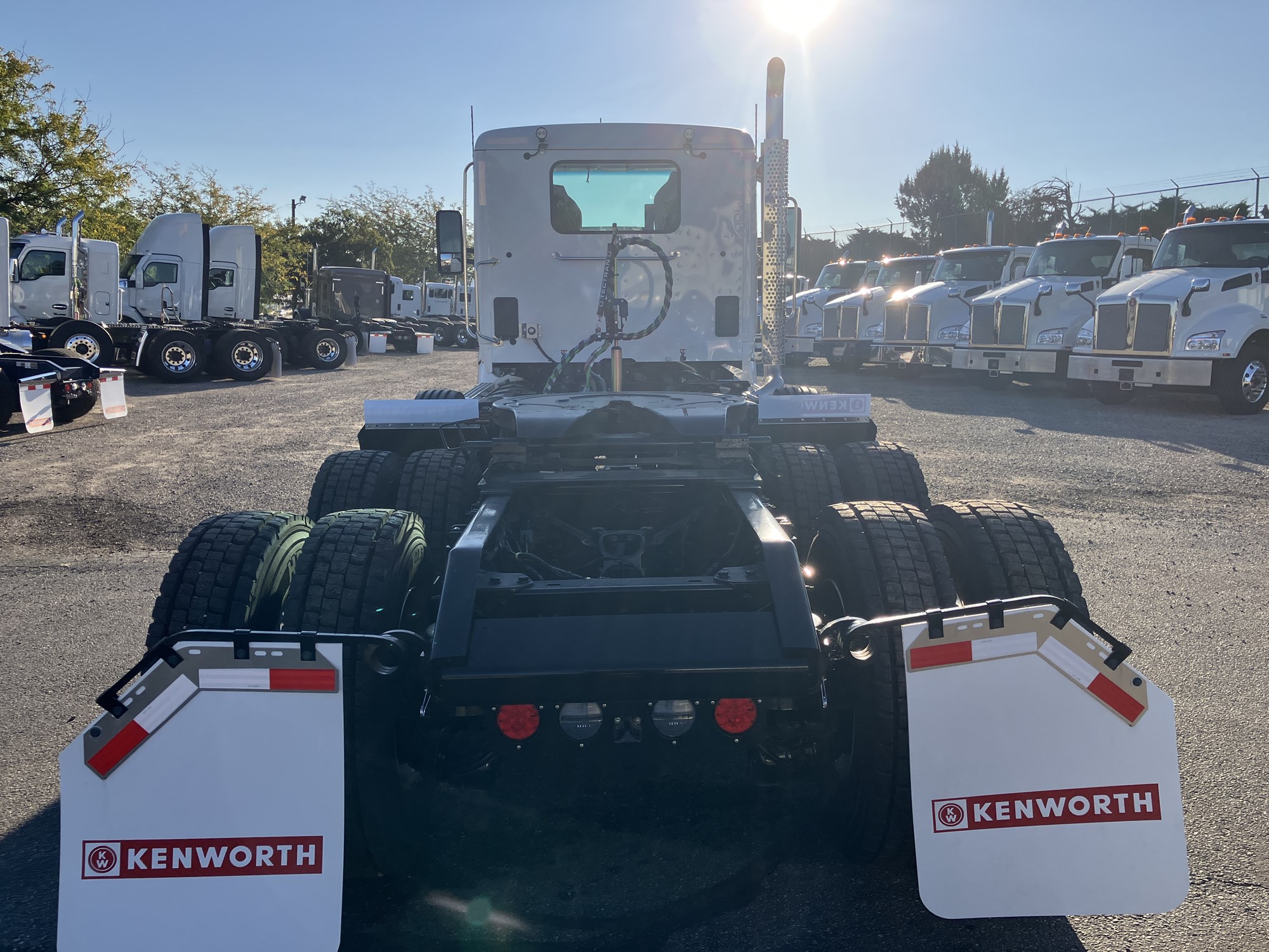 2026 Kenworth T880 - image 4