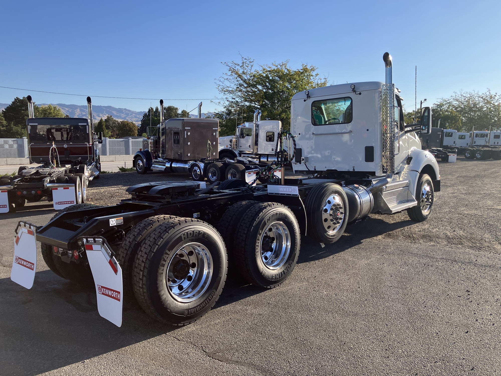 2026 Kenworth T880 - image 5