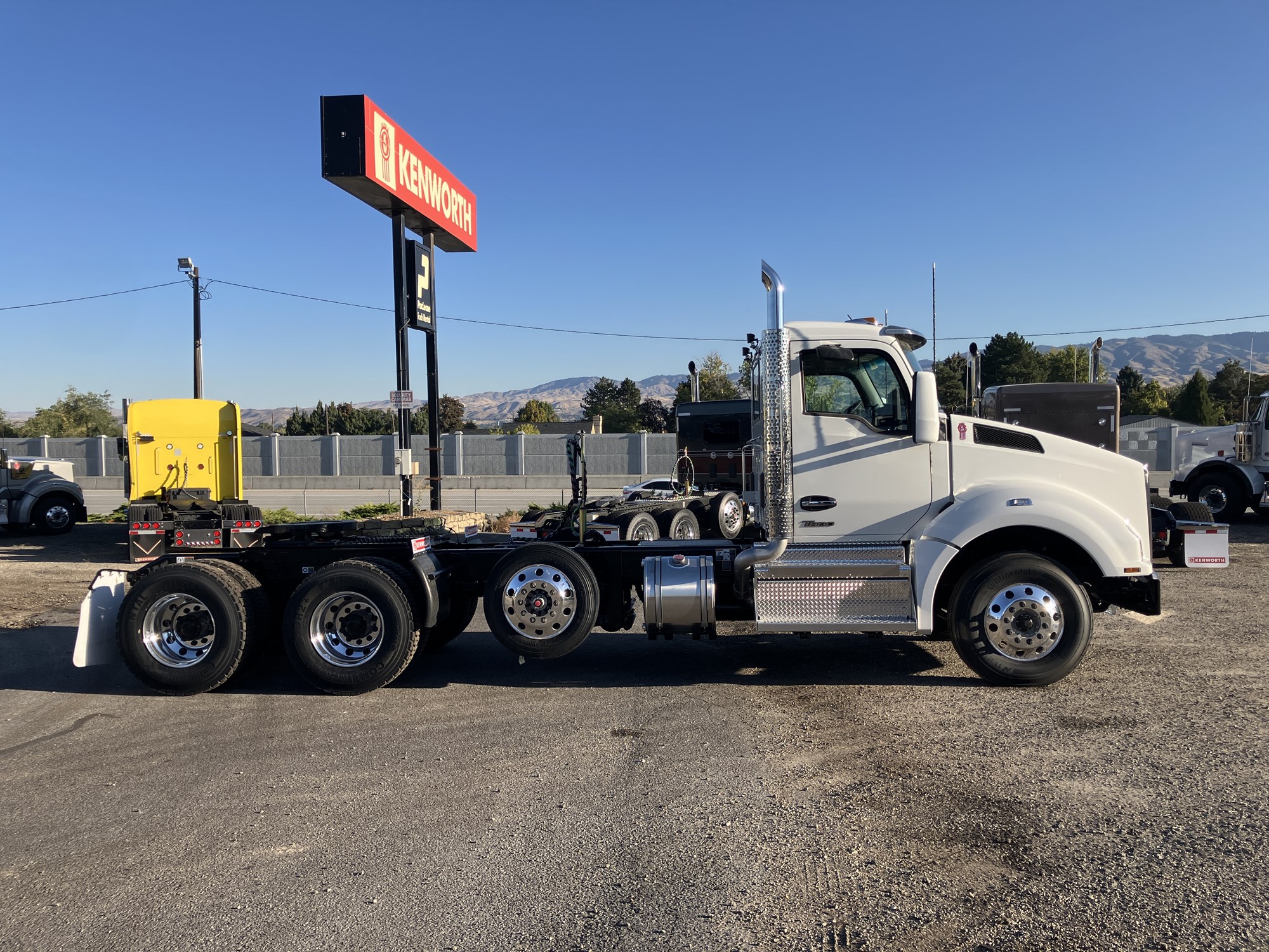 2026 Kenworth T880 - image 6