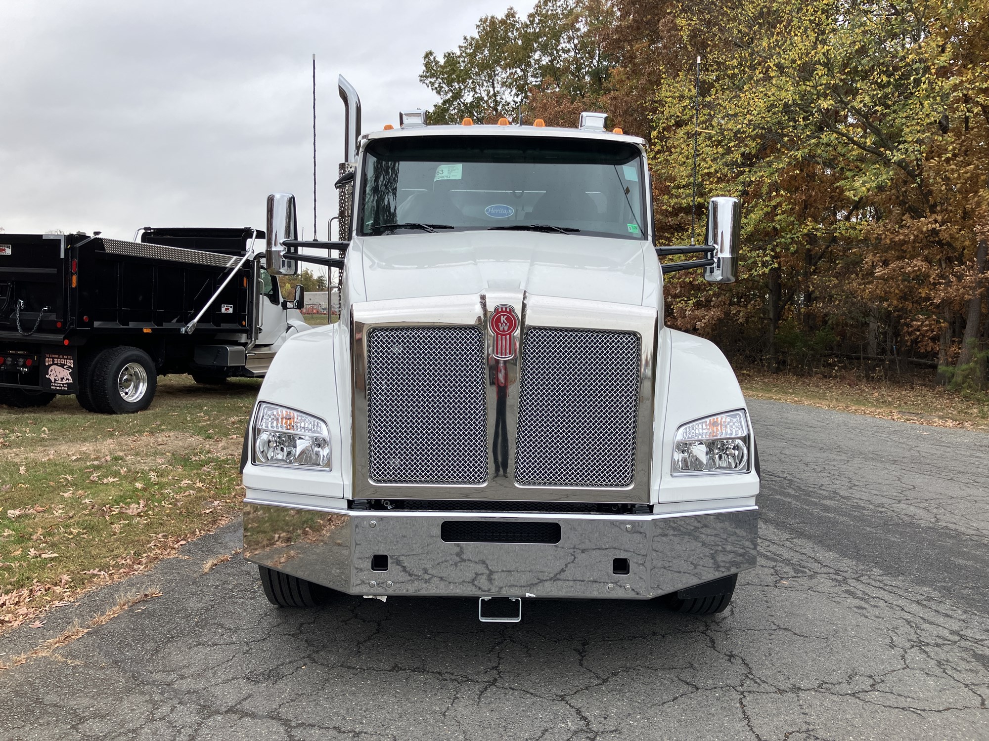 2026 Kenworth T880 - image 1 of 6