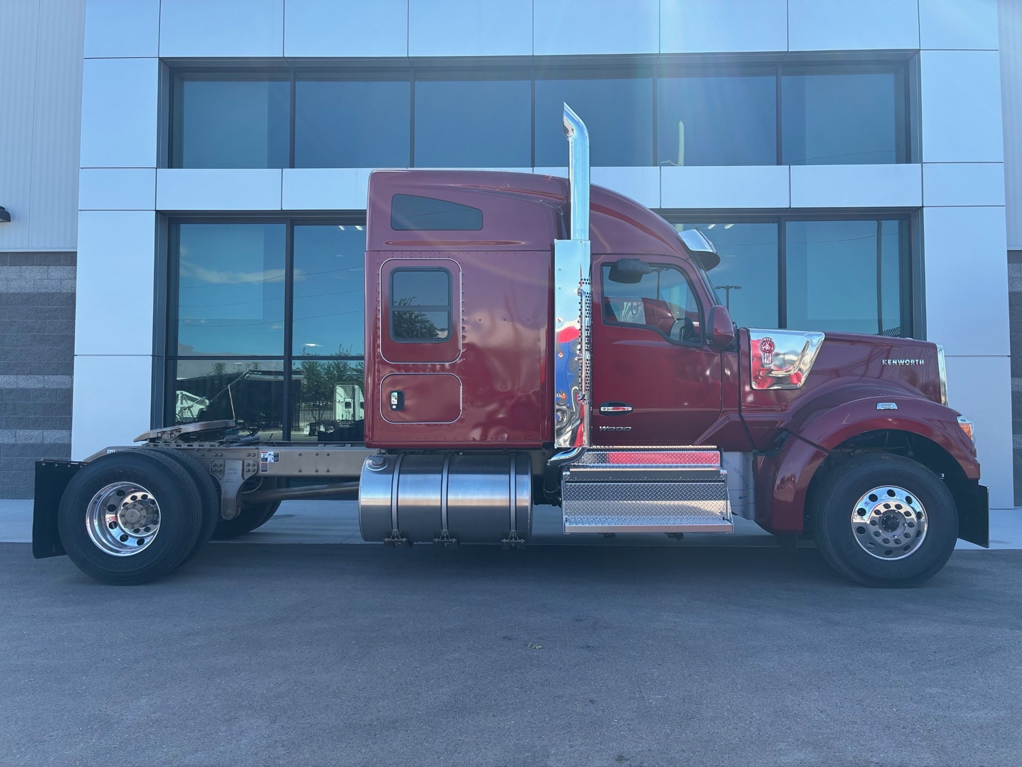 2026 Kenworth W990 - image 2 of 6