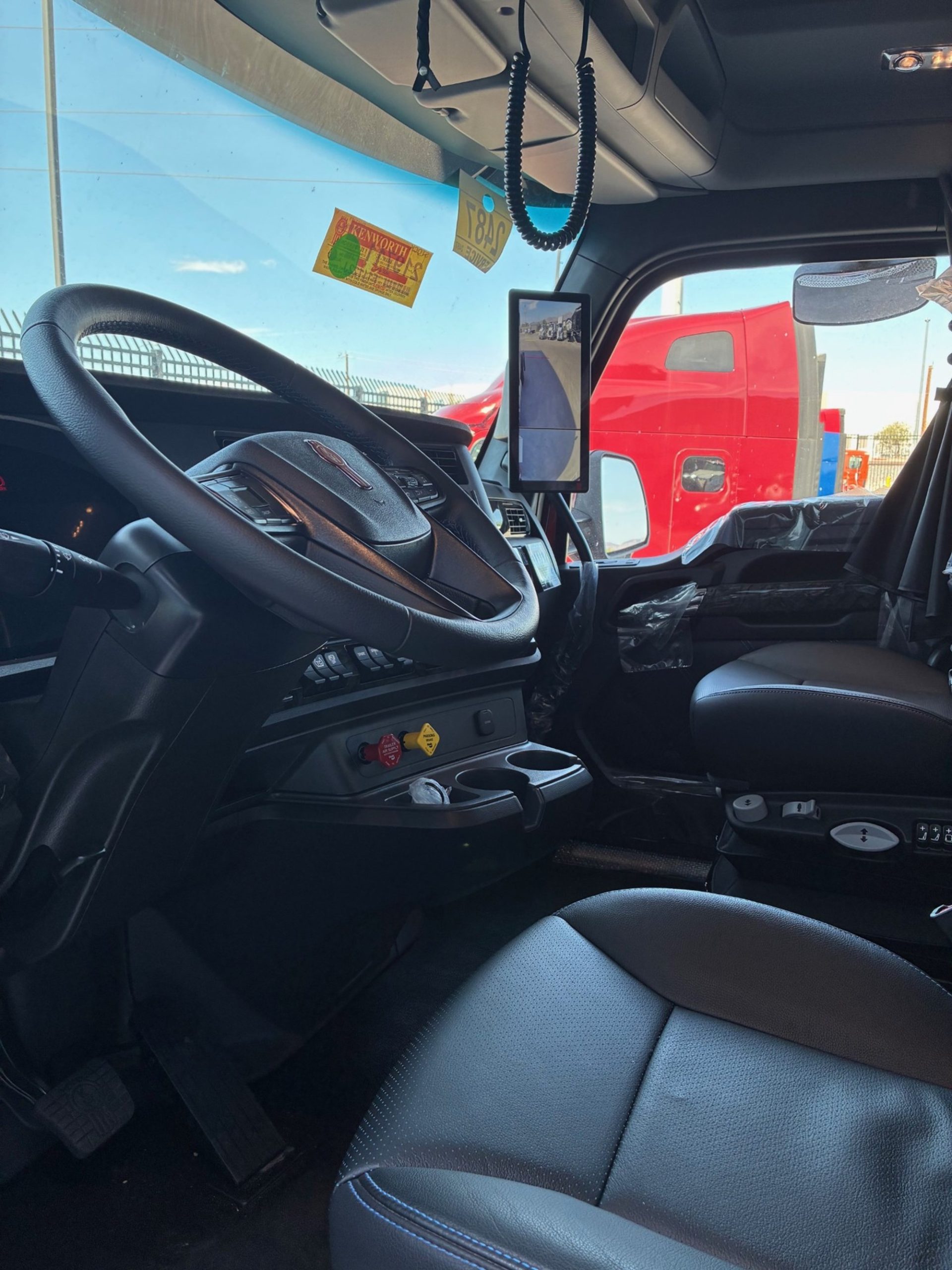 2026 Kenworth W990 - image 5 of 6