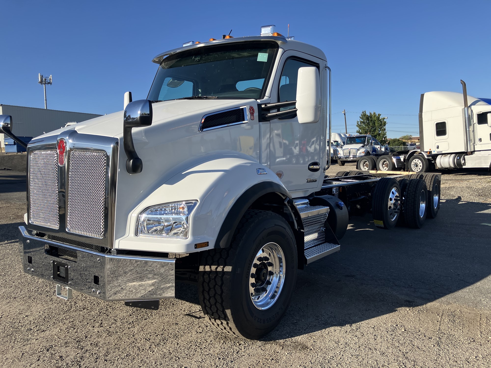 2026 Kenworth T880 - image 1 of 6