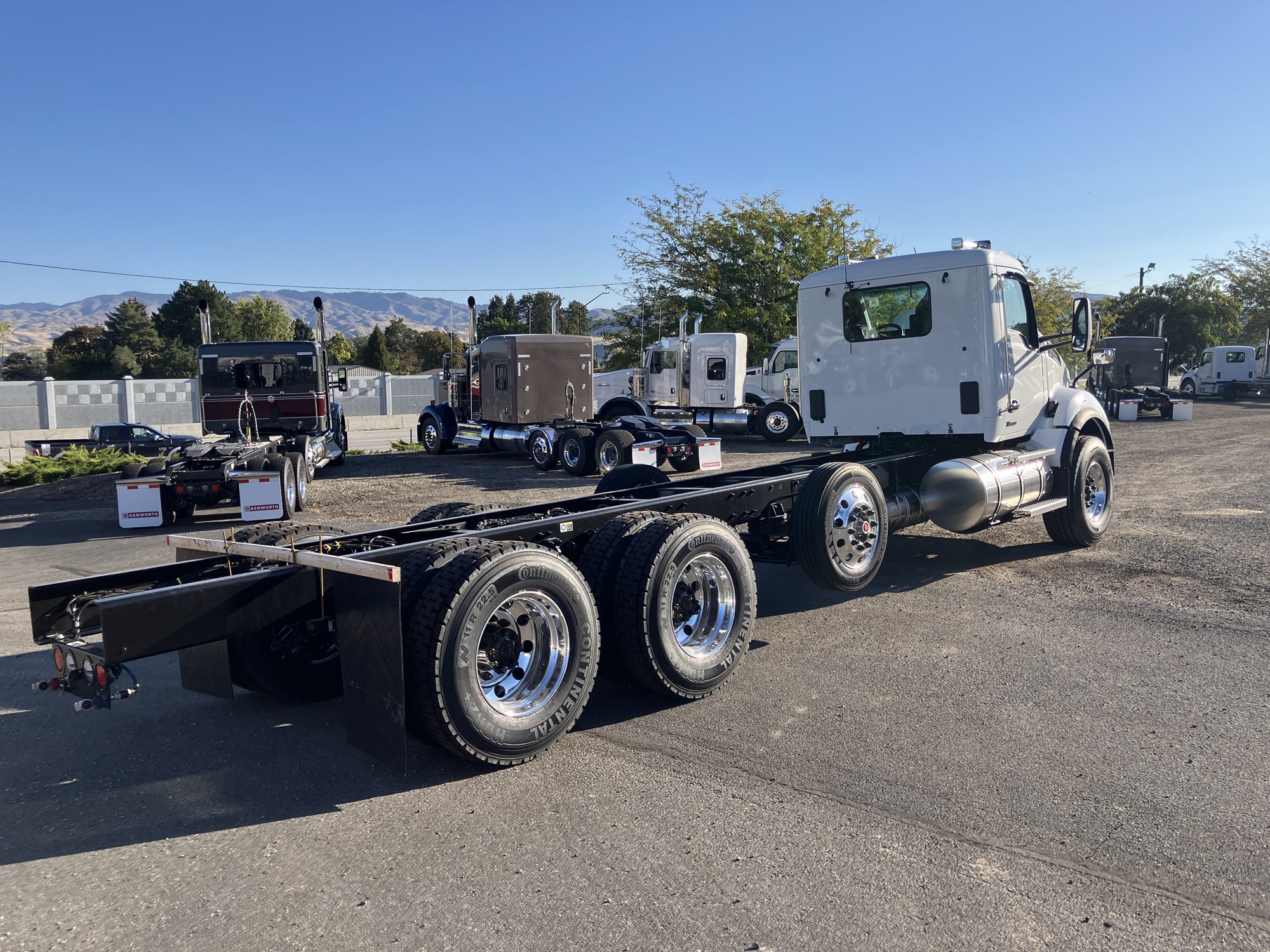 2026 Kenworth T880 - image 5 of 6