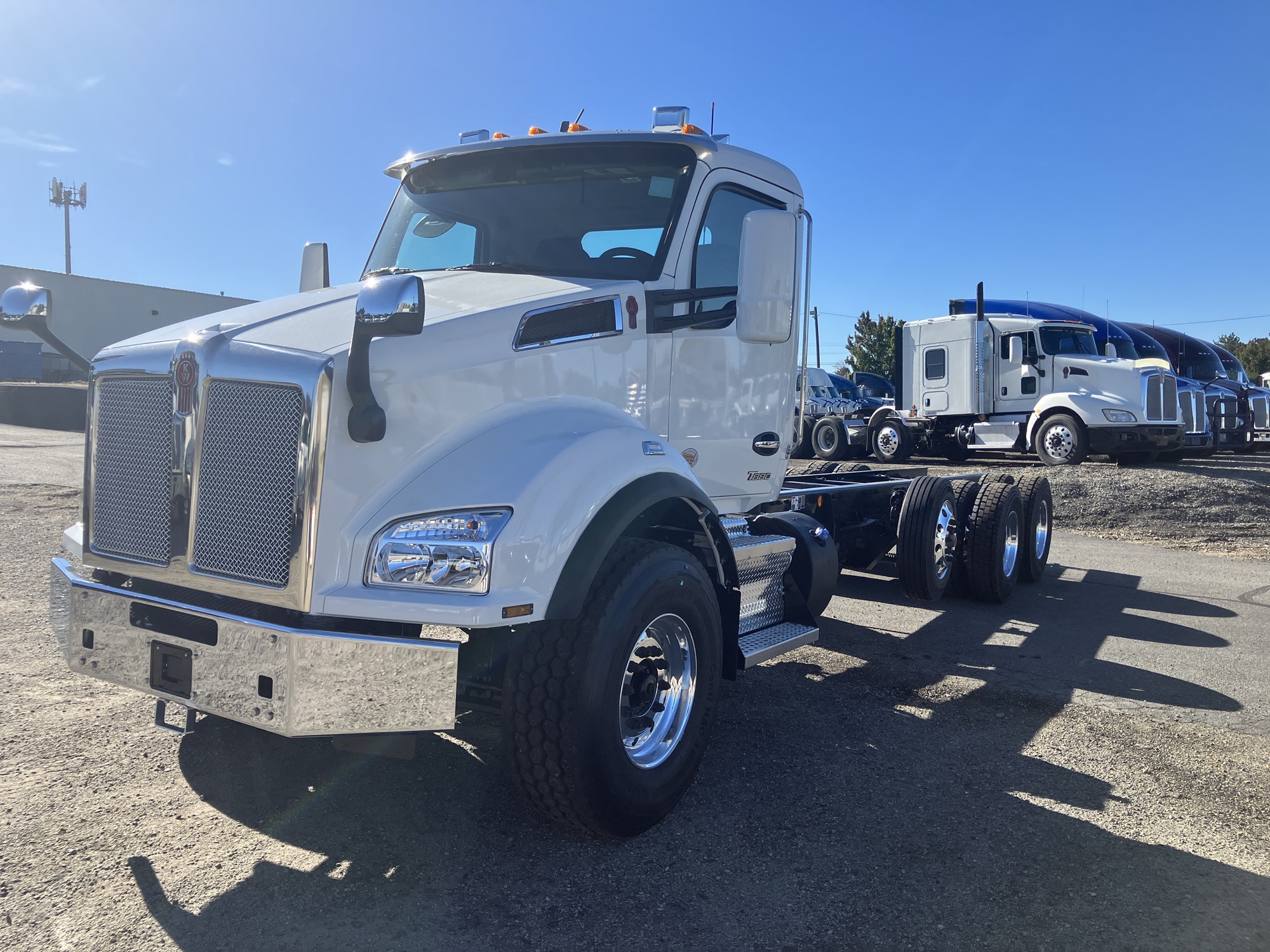 2026 Kenworth T880 2026 Kenworth T880 - image 1 of 6
