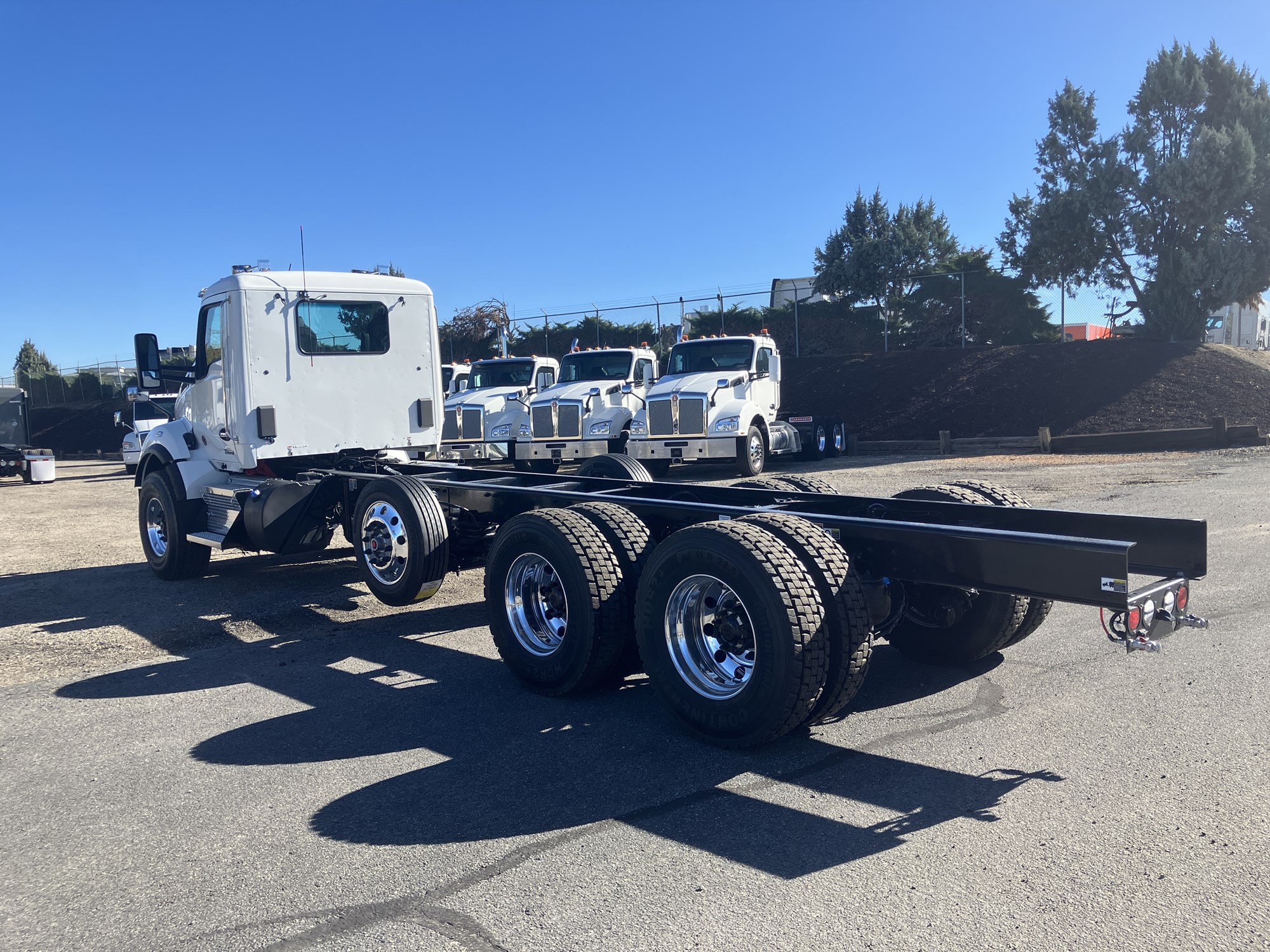 2026 Kenworth T880 2026 Kenworth T880 - image 3 of 6