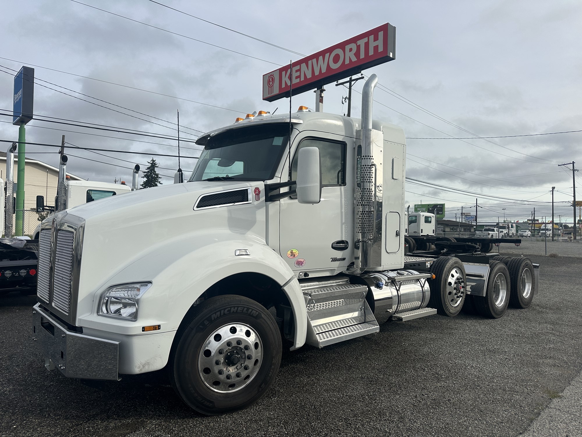 2026 Kenworth T880 2026 Kenworth T880 - image 1 of 6