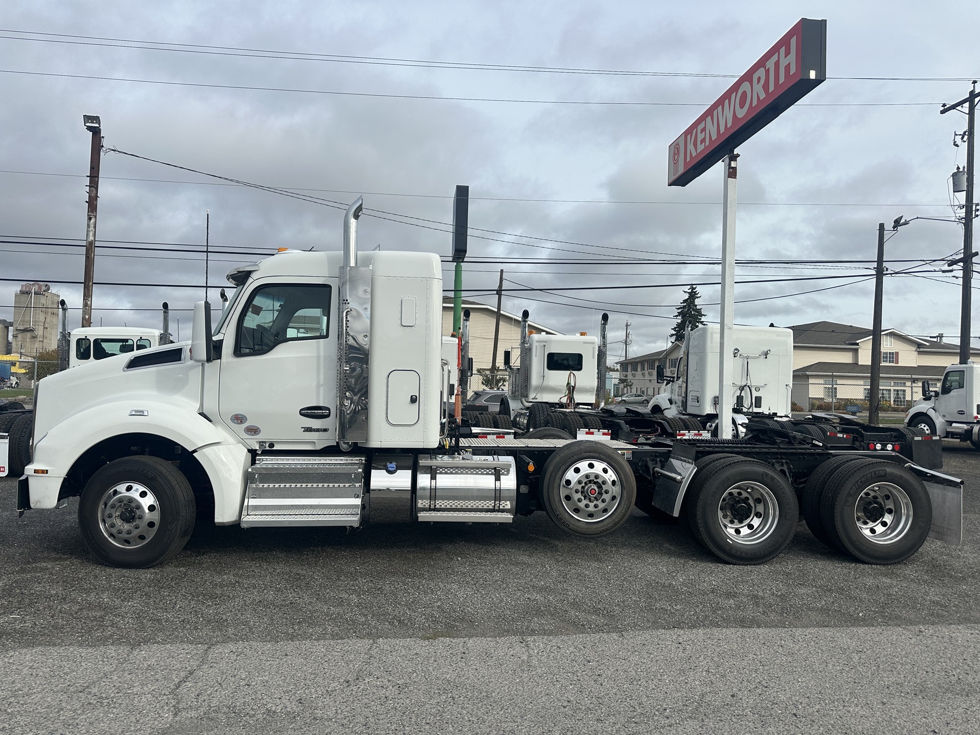 2026 Kenworth T880 2026 Kenworth T880 - image 3 of 6