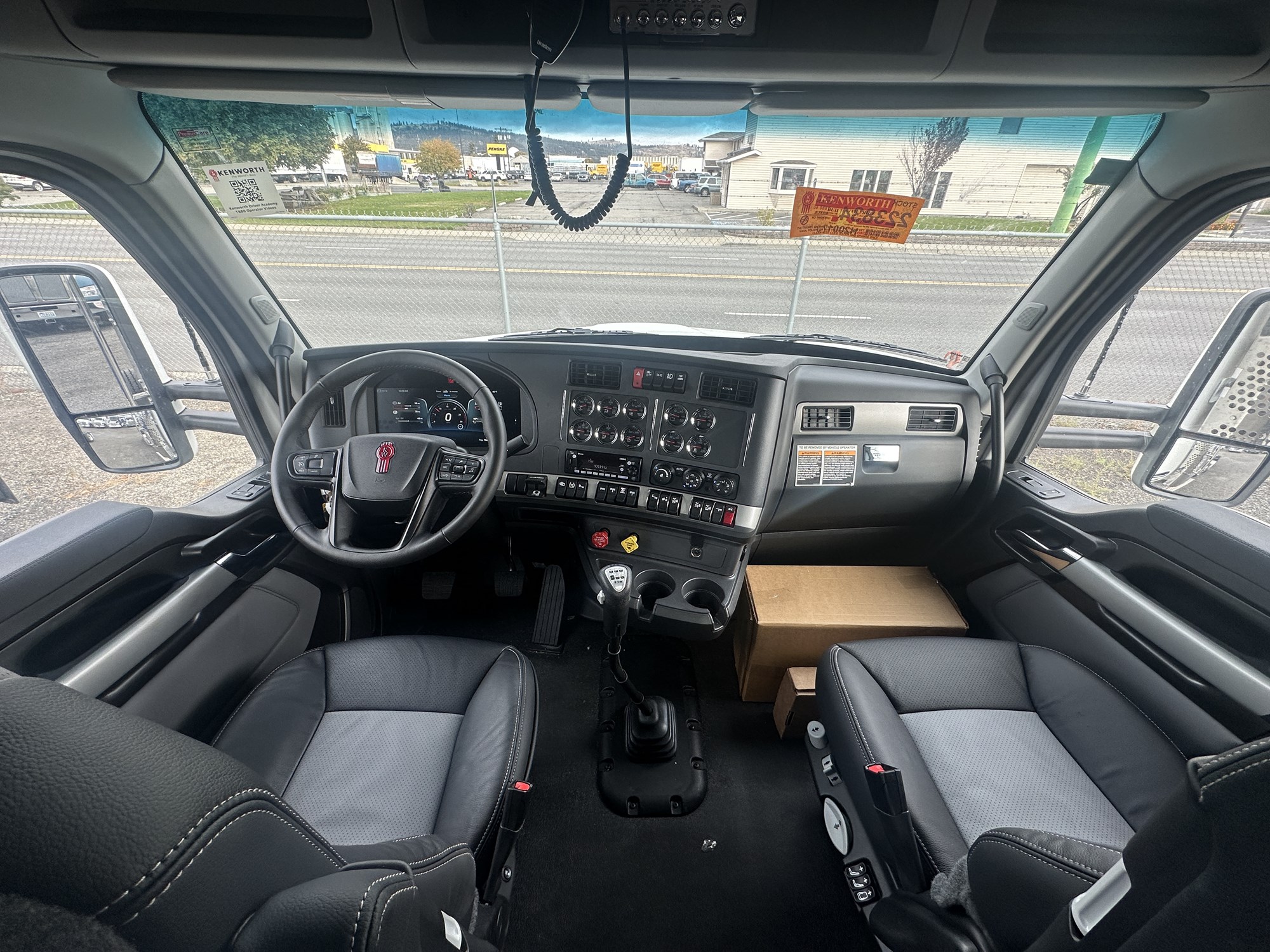 2026 Kenworth T880 2026 Kenworth T880 - image 5 of 6