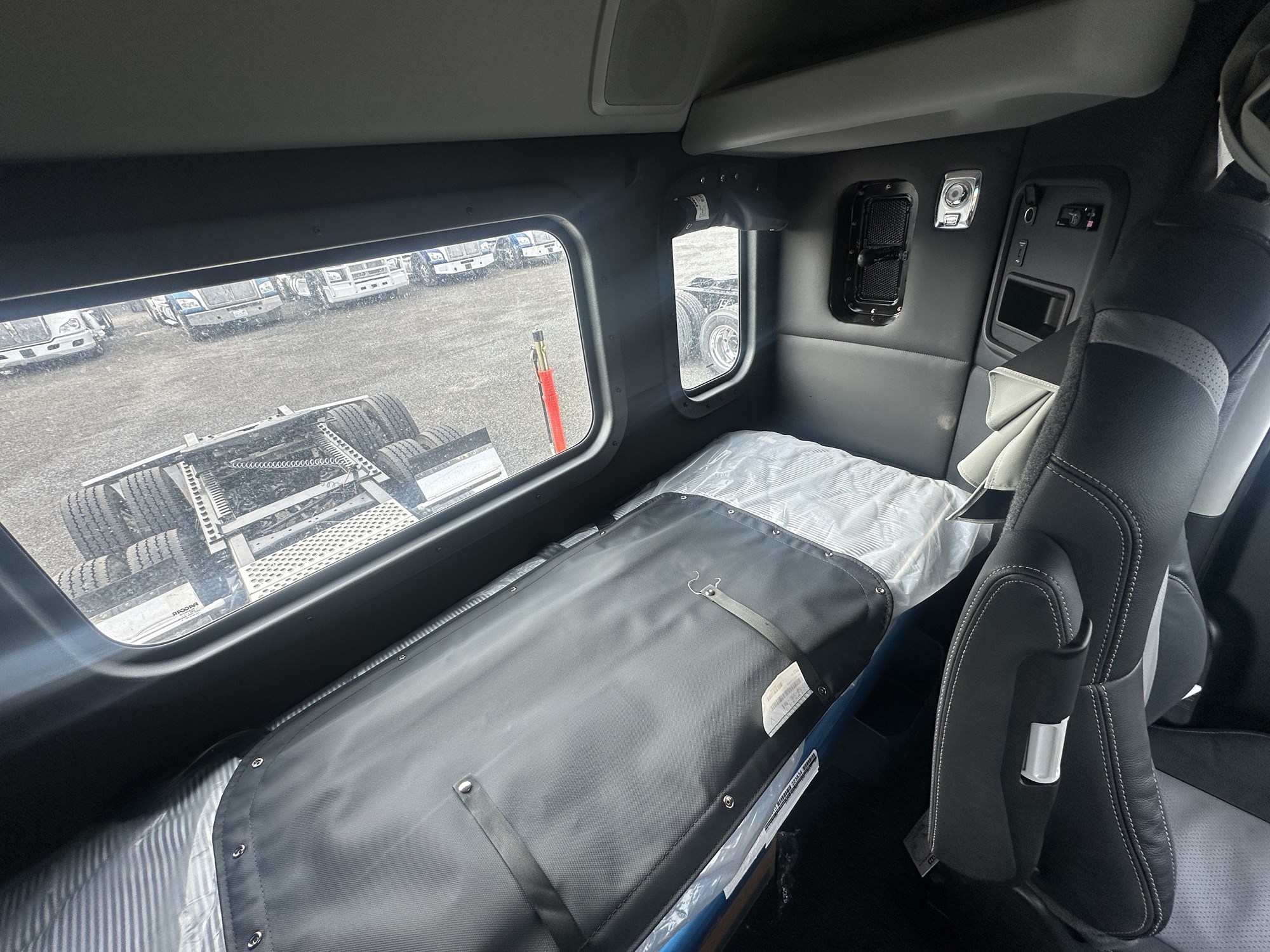 2026 Kenworth T880 2026 Kenworth T880 - image 6 of 6