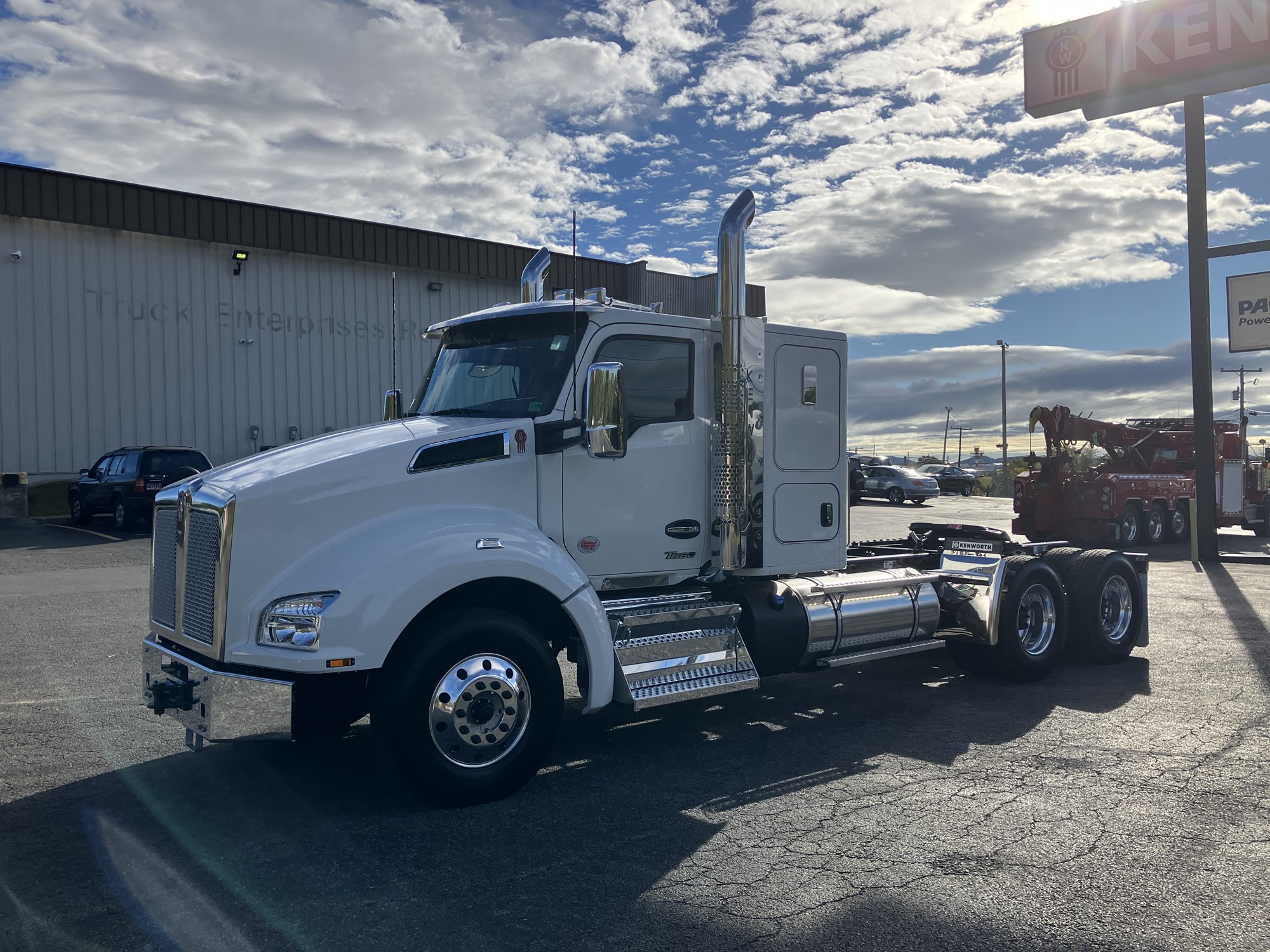 2026 Kenworth T880 2026 Kenworth T880 - image 1 of 6
