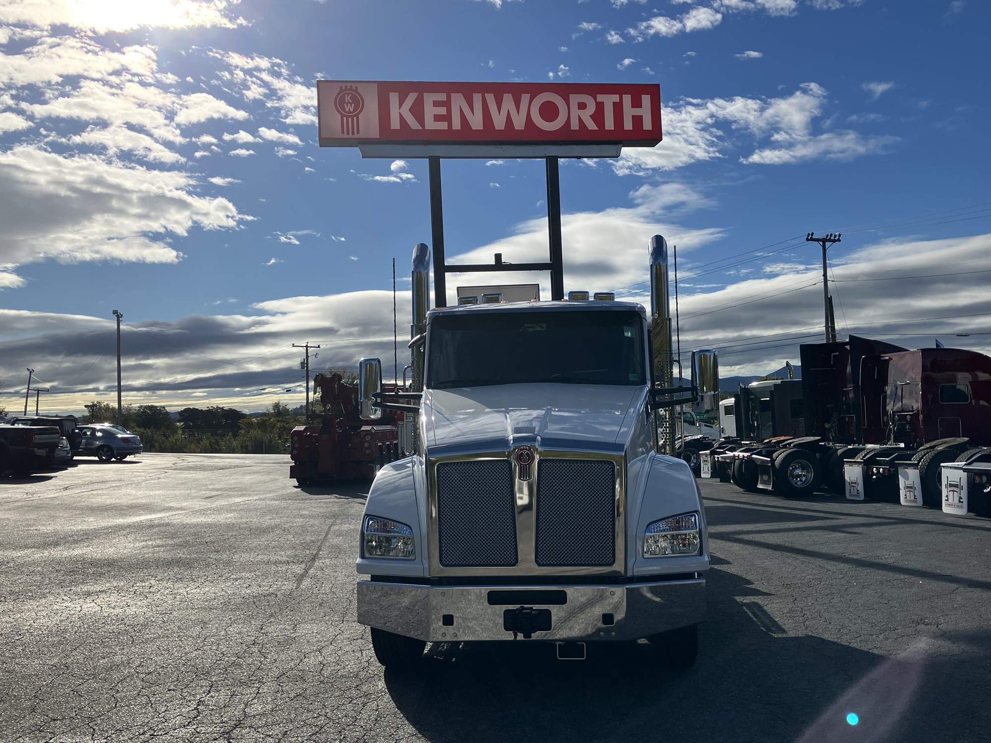 2026 Kenworth T880 2026 Kenworth T880 - image 2 of 6