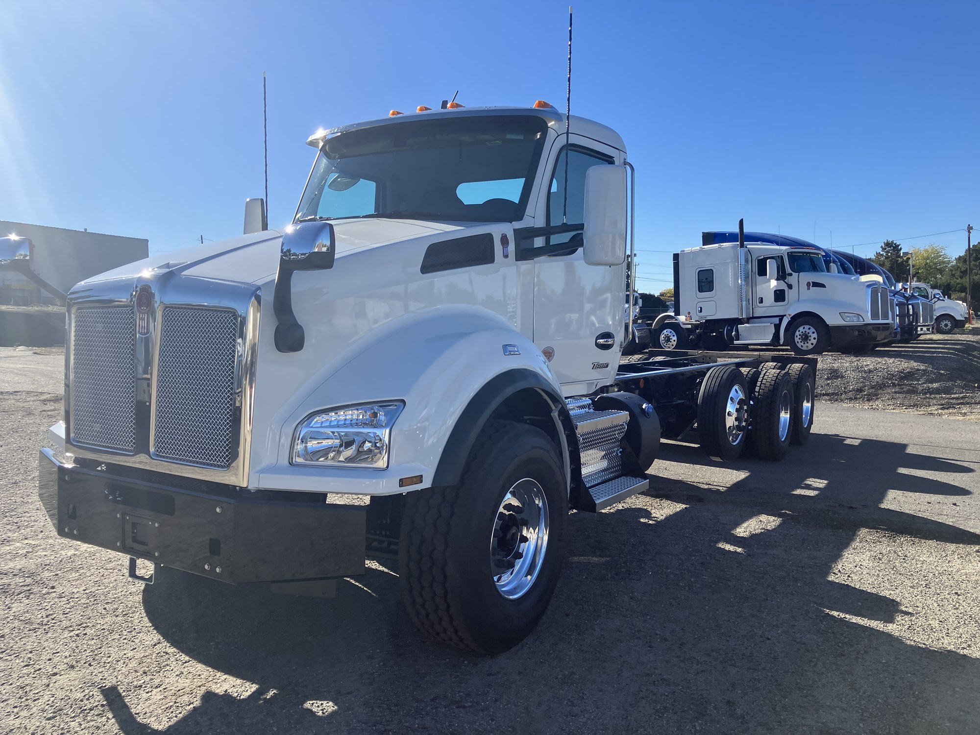2026 Kenworth T880 2026 Kenworth T880 - image 1 of 6