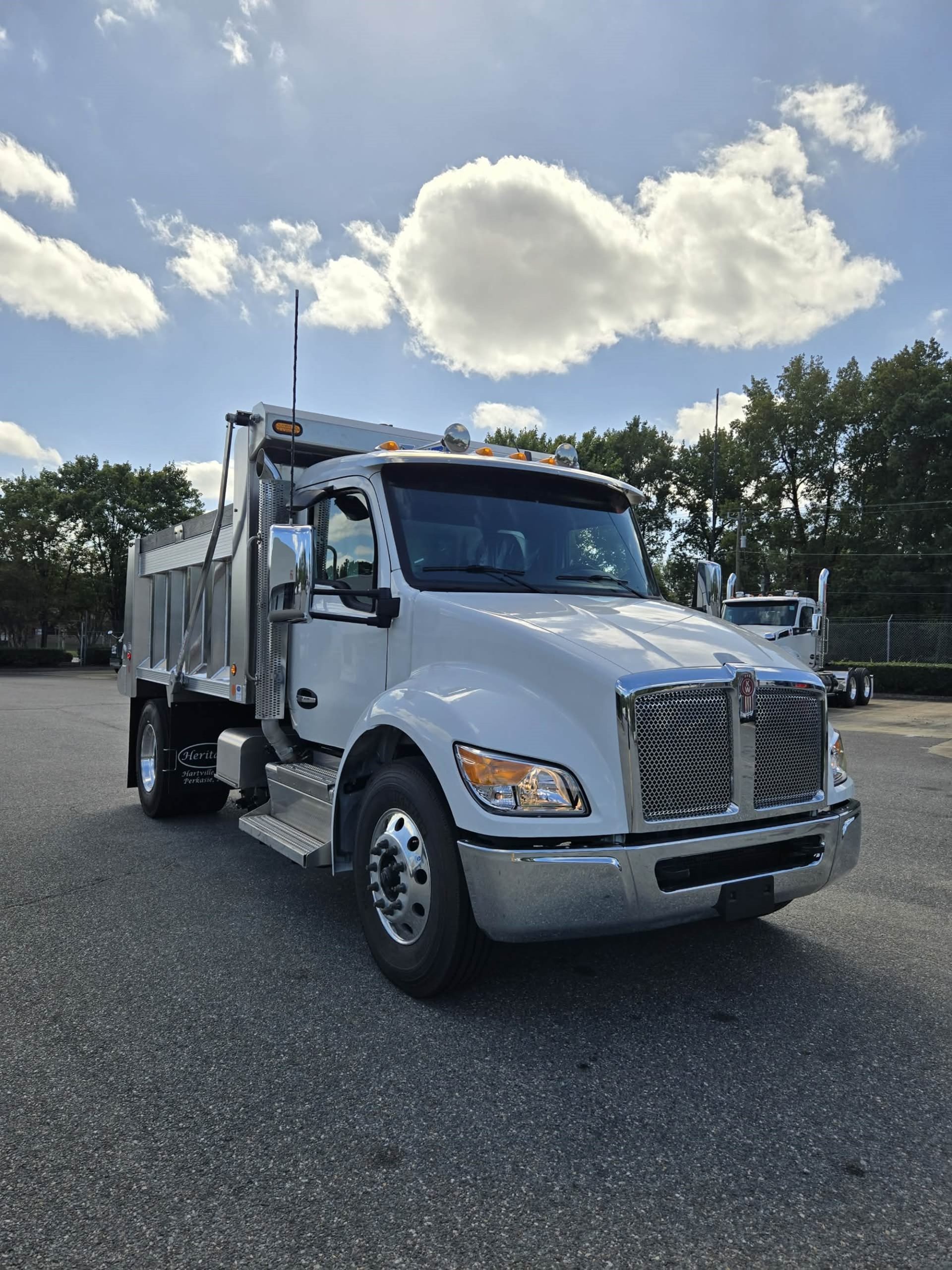2026 Kenworth T380 - image 2 of 6