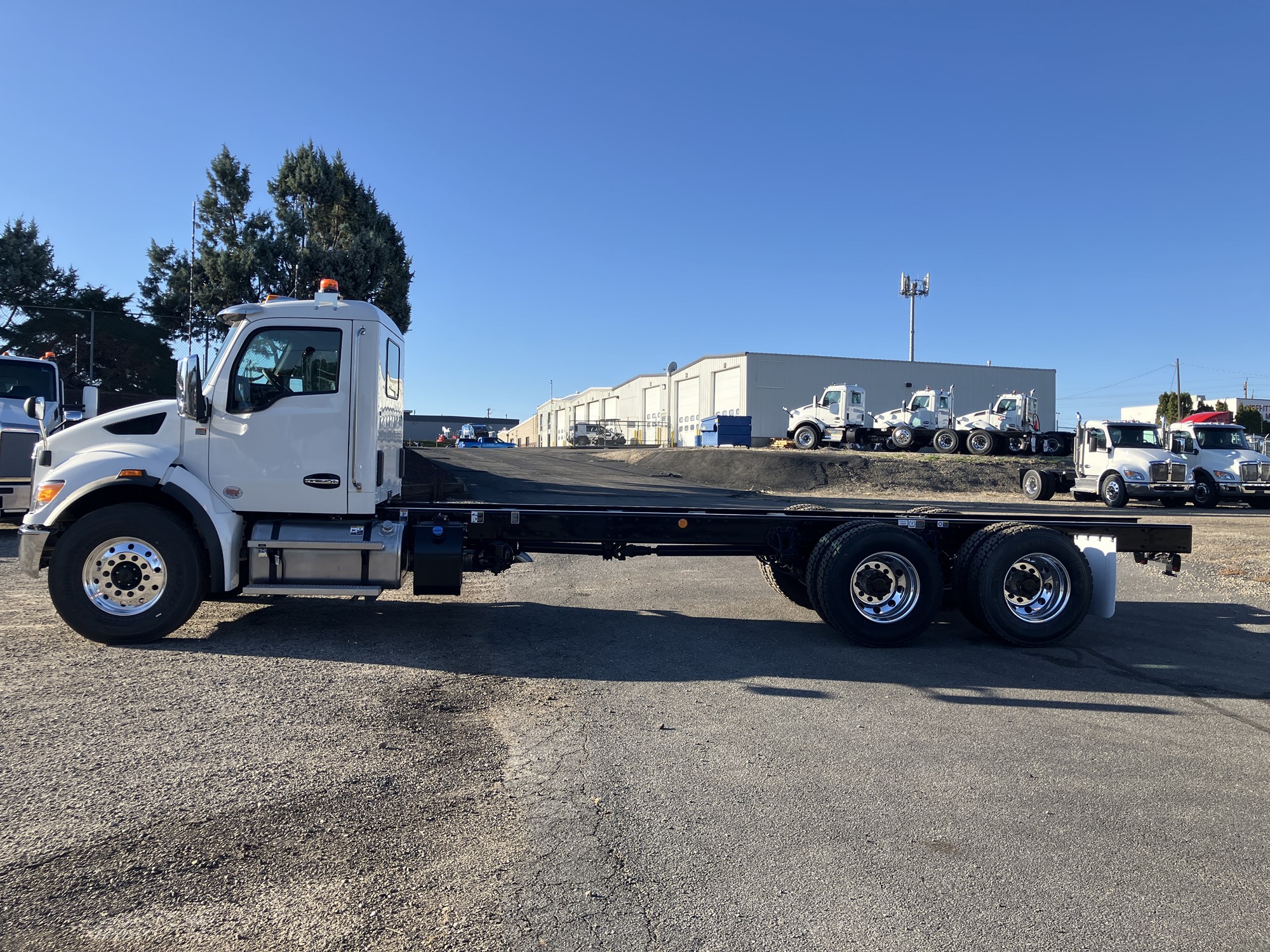 2026 Kenworth T480 - image 2 of 6