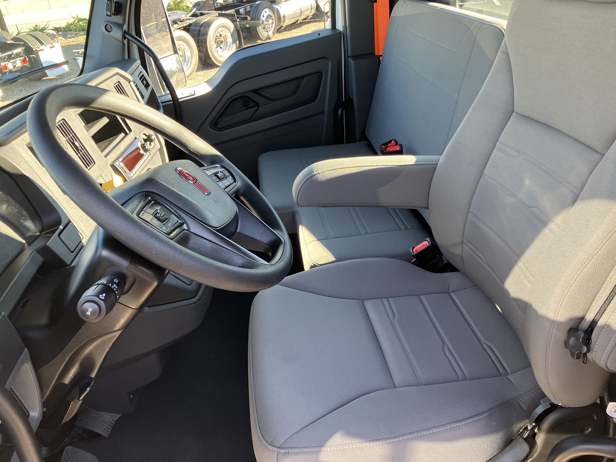 2026 Kenworth T280 - image 5 of 6