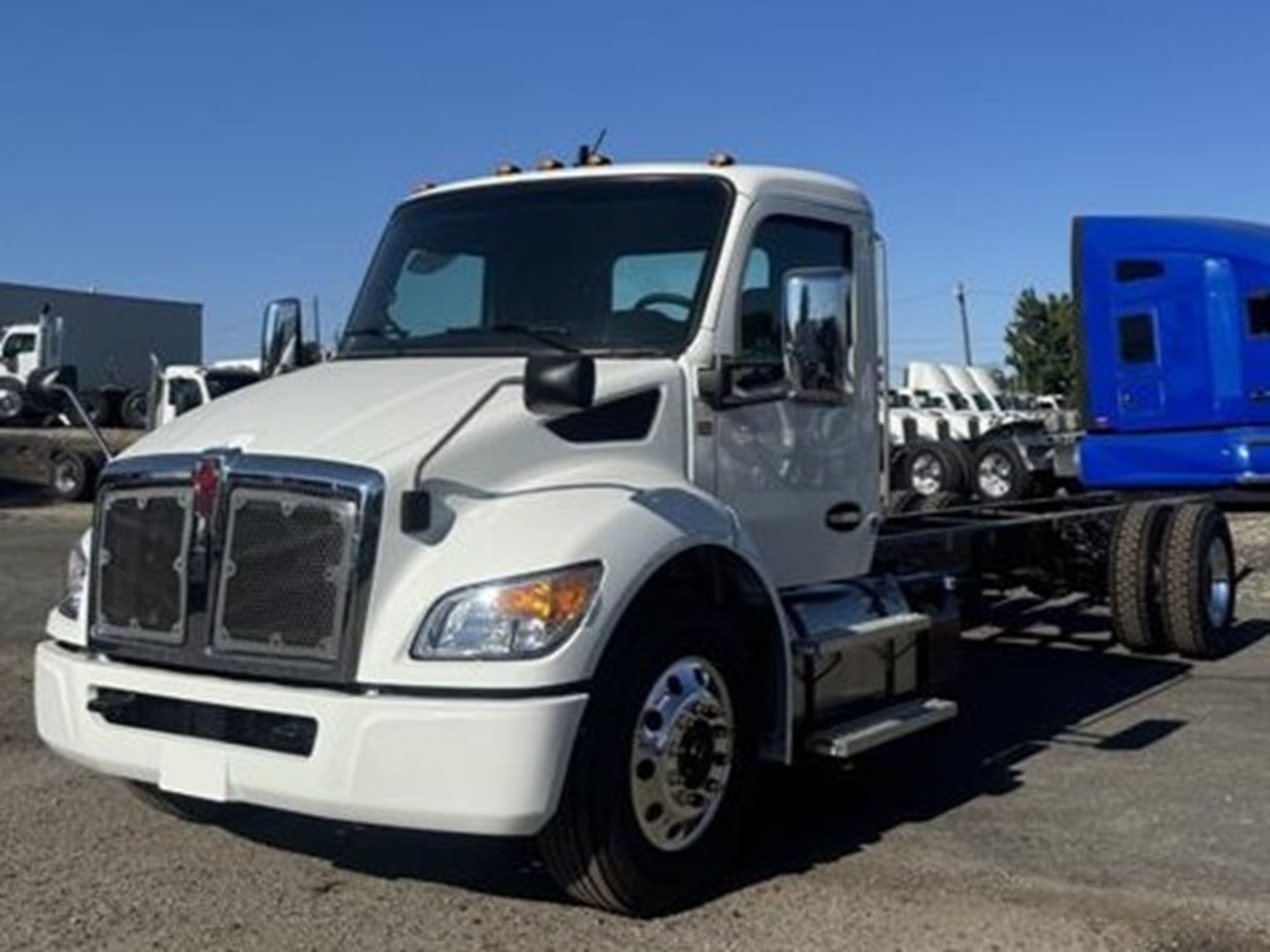 2026 Kenworth T280 - image 1 of 6