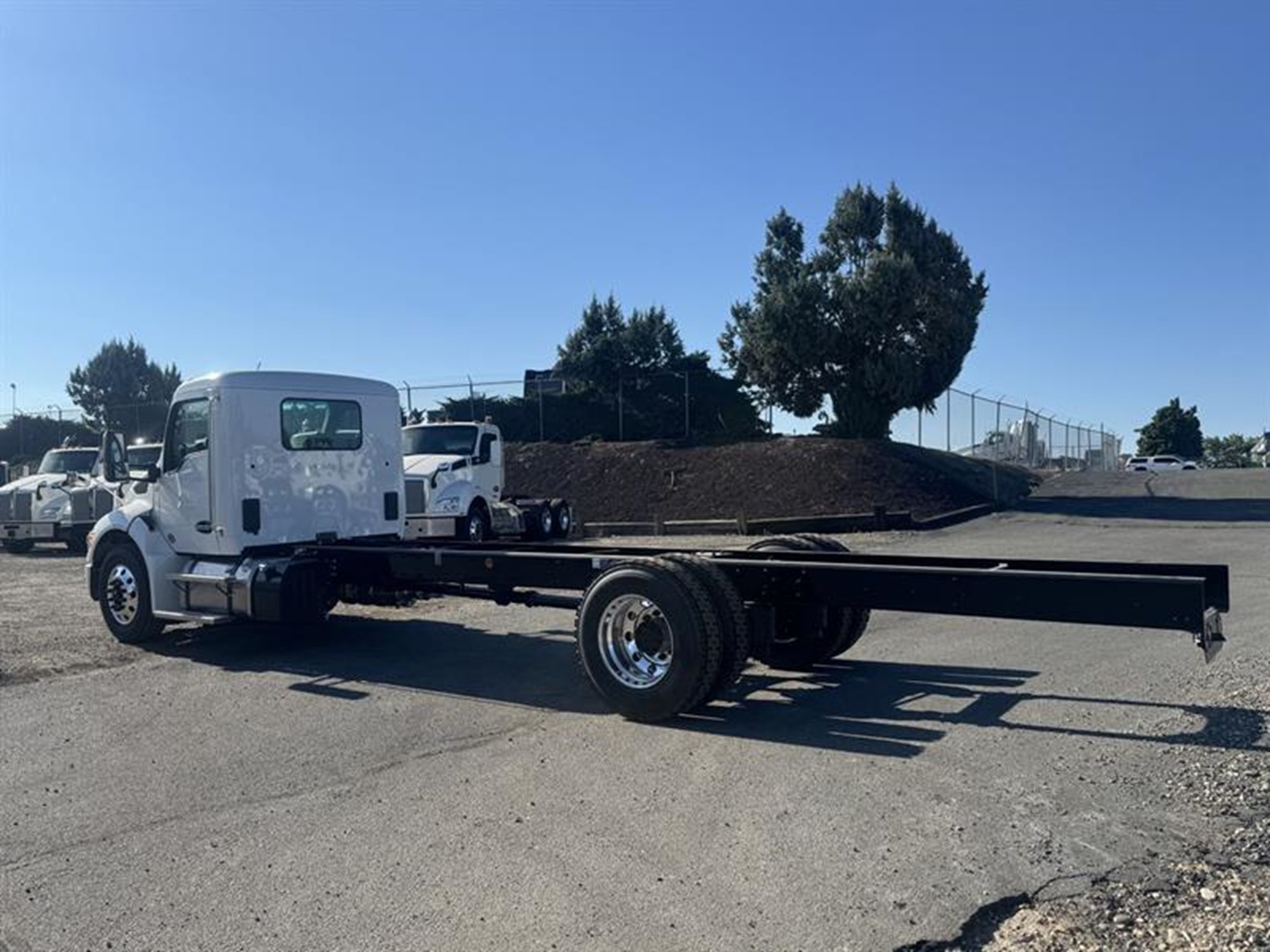 2026 Kenworth T280 - image 3 of 6