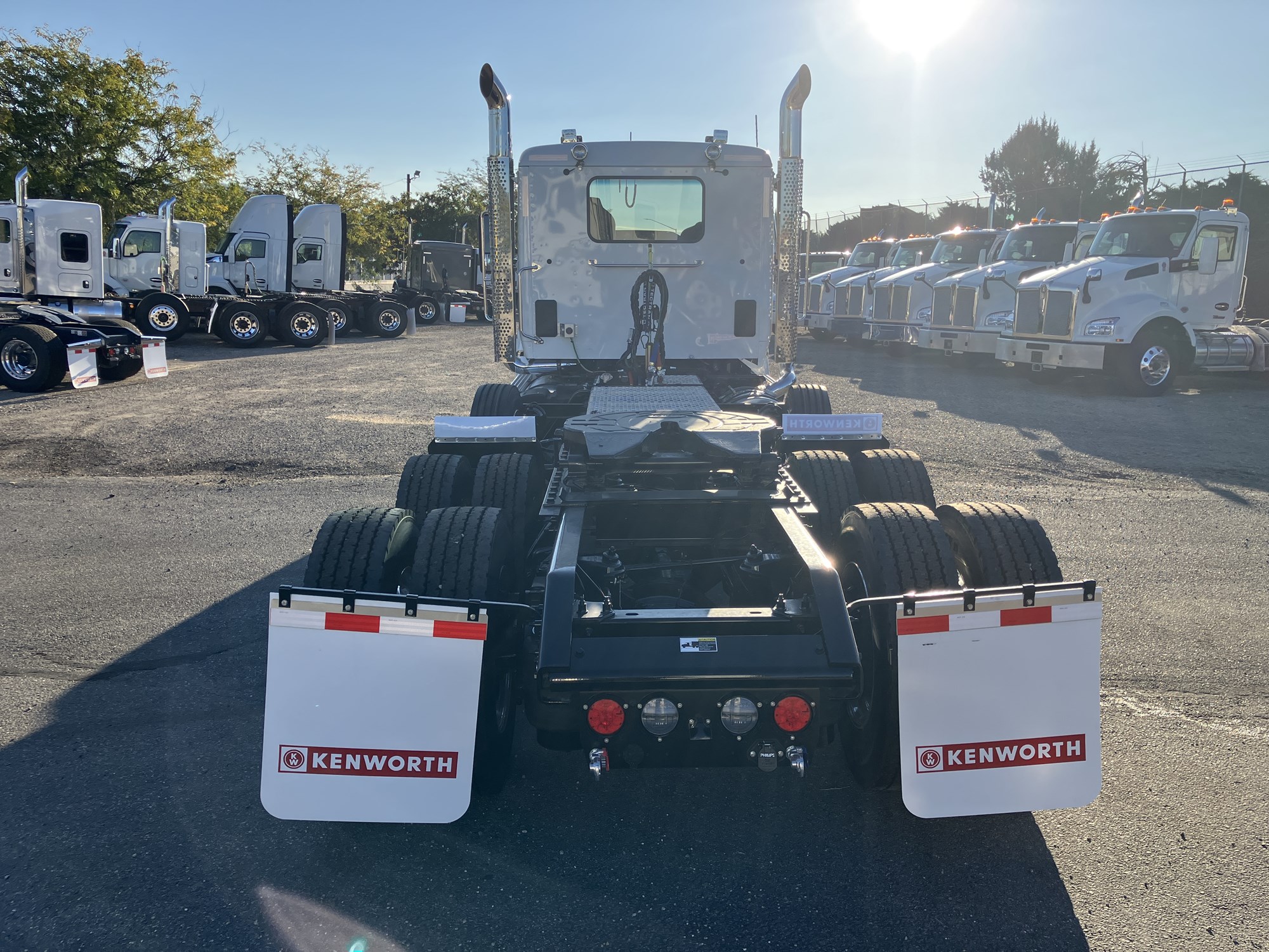 2026 Kenworth T880 - image 4 of 6