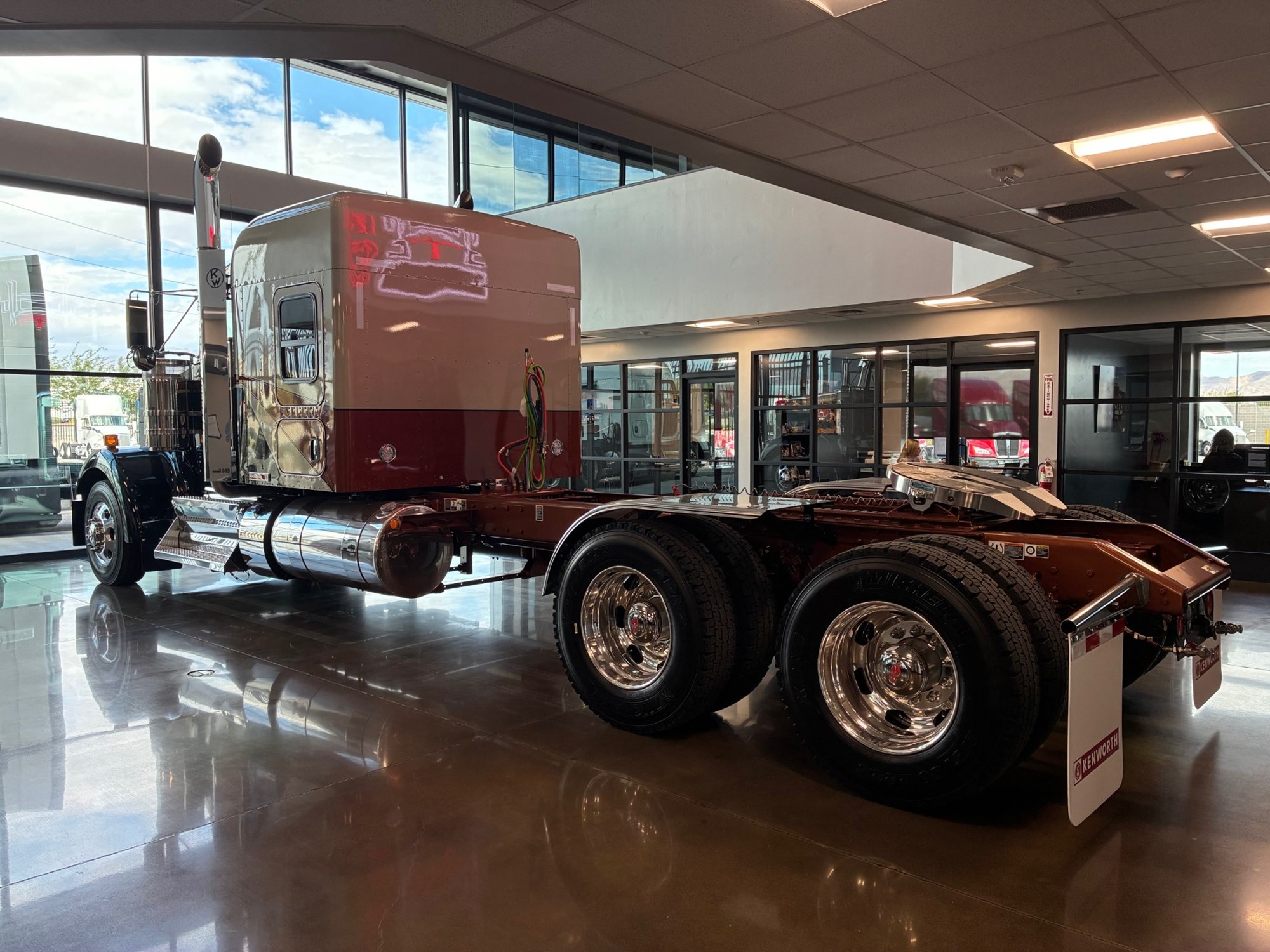 2026 Kenworth W900B 2026 Kenworth W900B - image 2 of 6