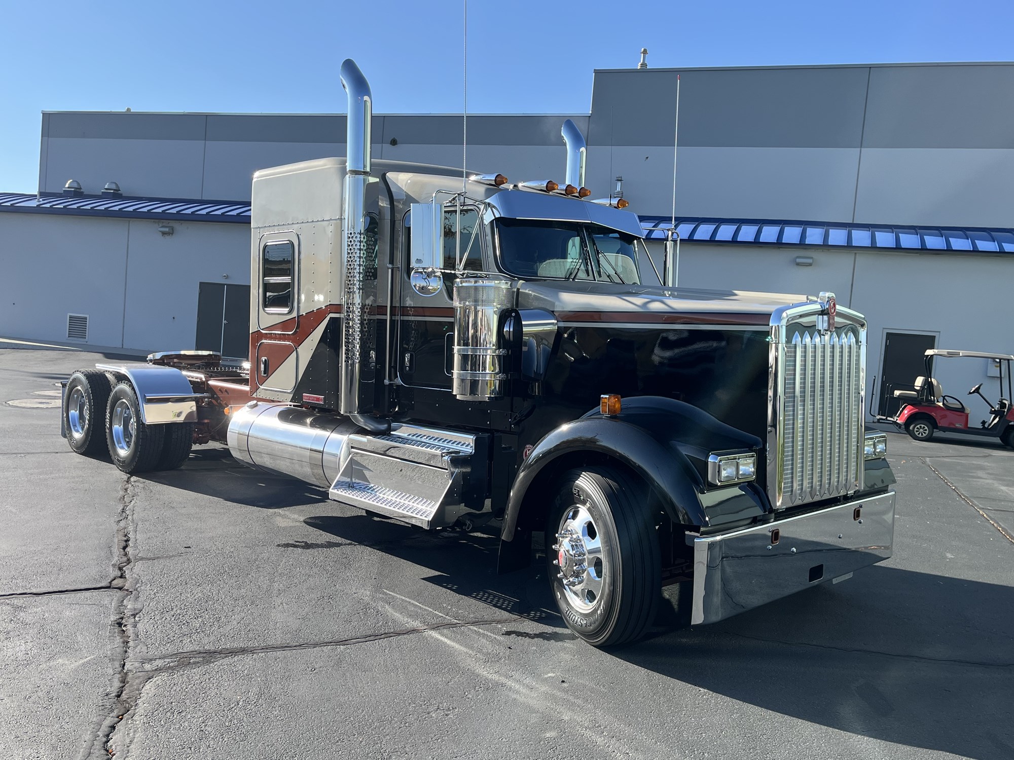2026 Kenworth W900B - image 2 of 4