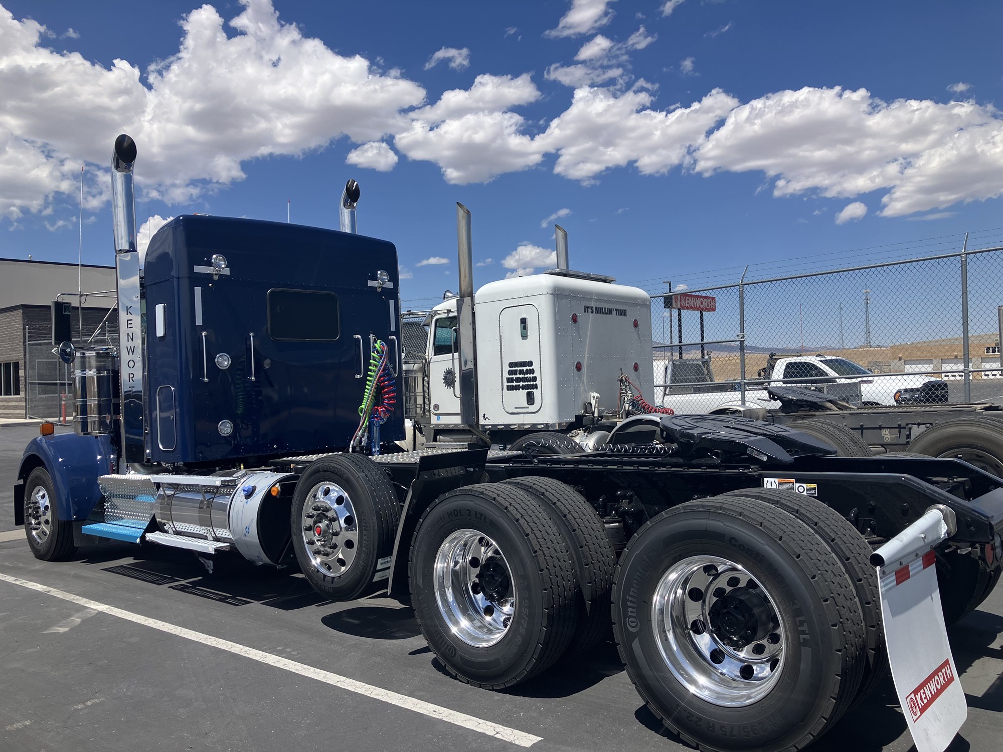 2026 Kenworth W900B - image 2 of 4