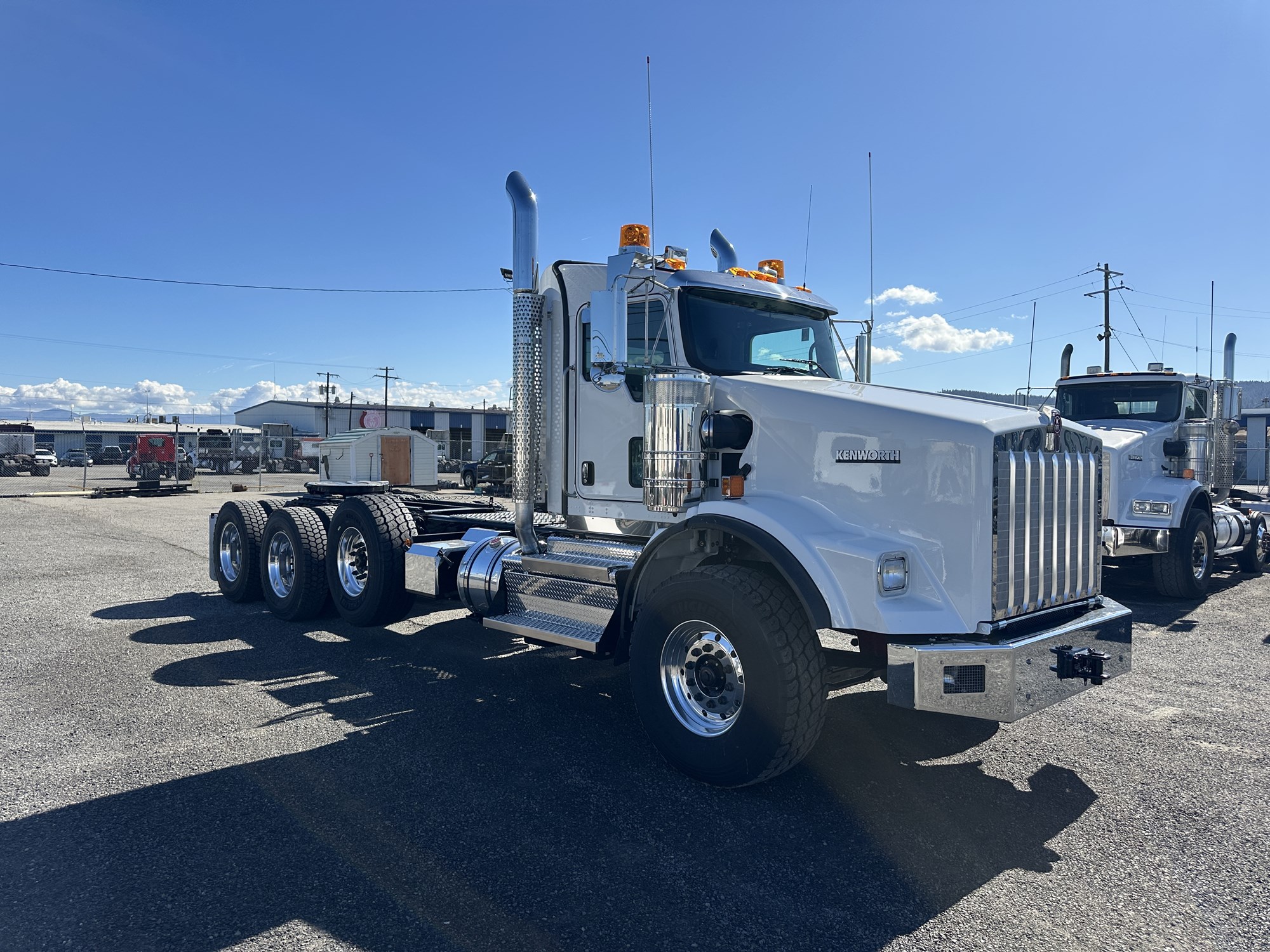 2026 Kenworth T800B - image 2 of 6