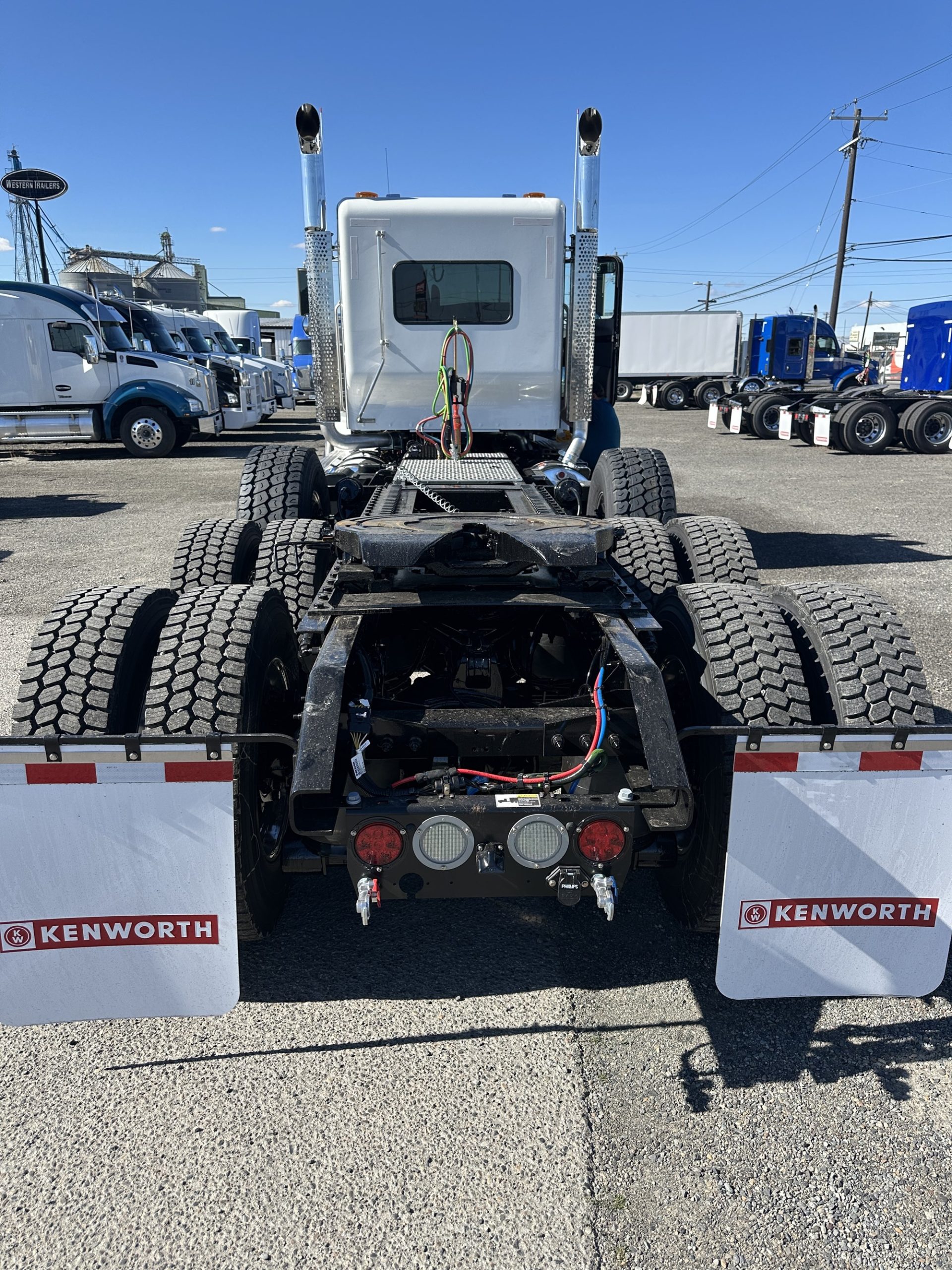 2026 Kenworth T800B - image 5 of 6