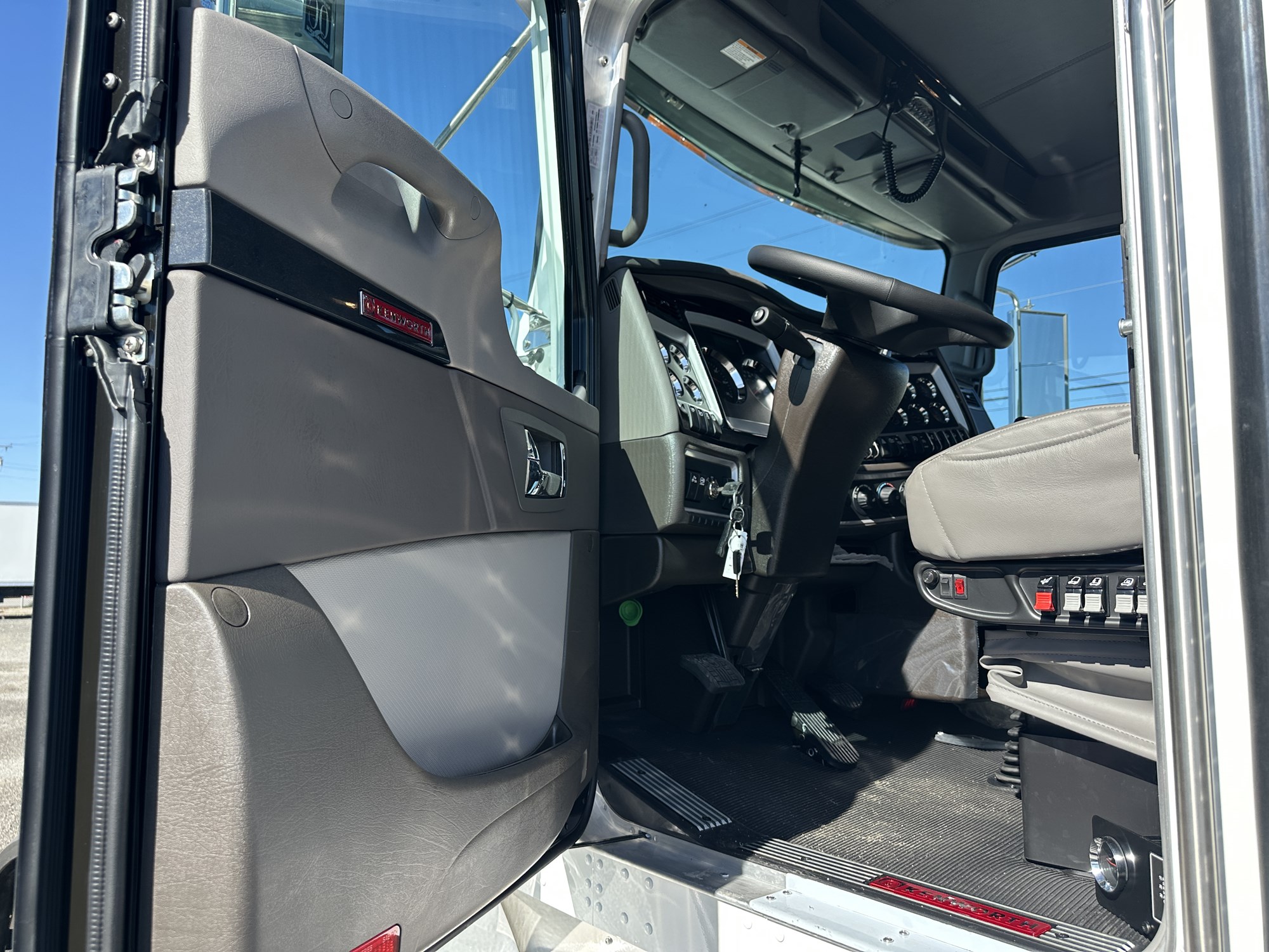 2026 Kenworth T800B - image 6 of 6