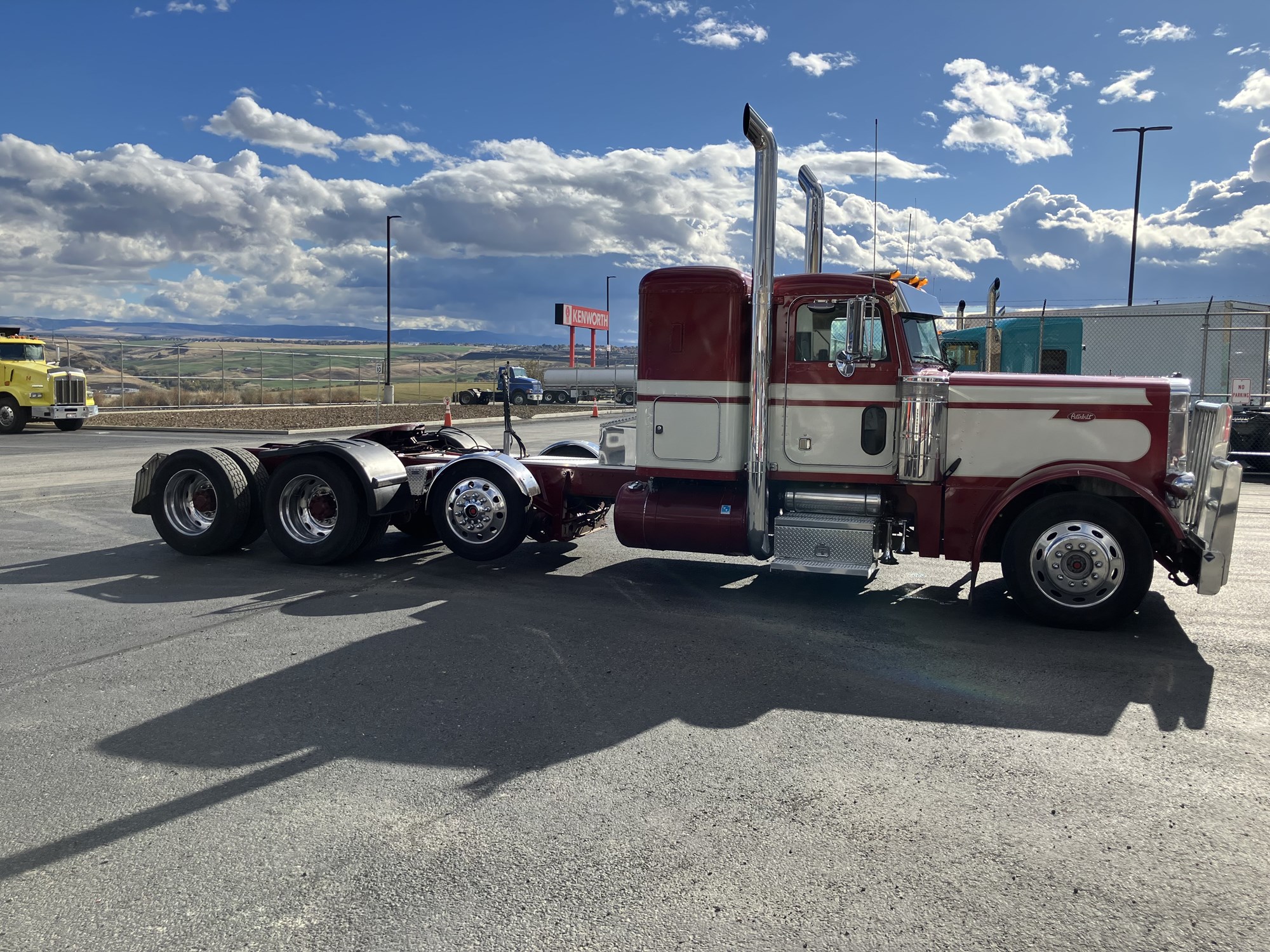 1997 Peterbilt 379 - image 4 of 6