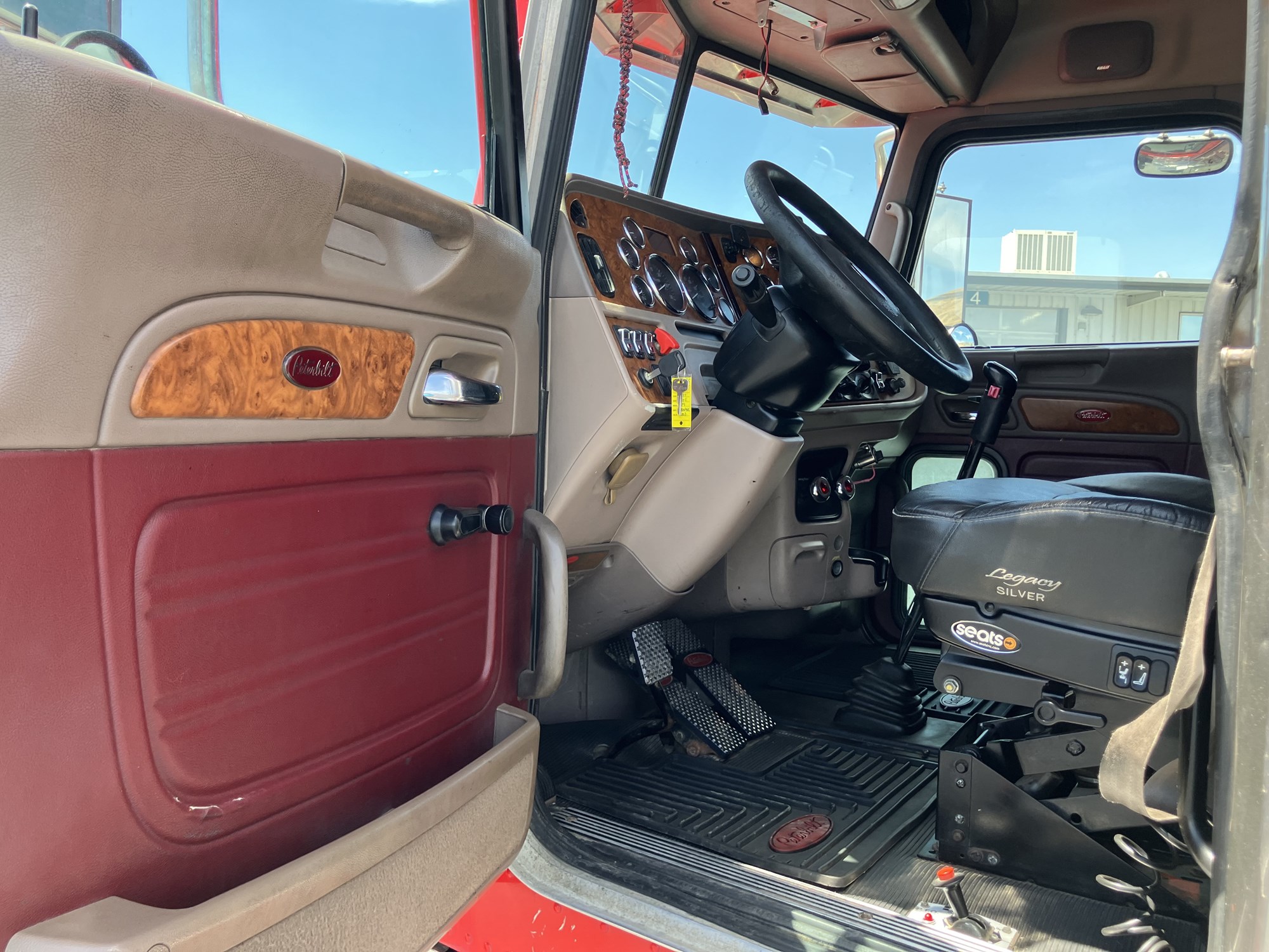 2007 Peterbilt - image 5