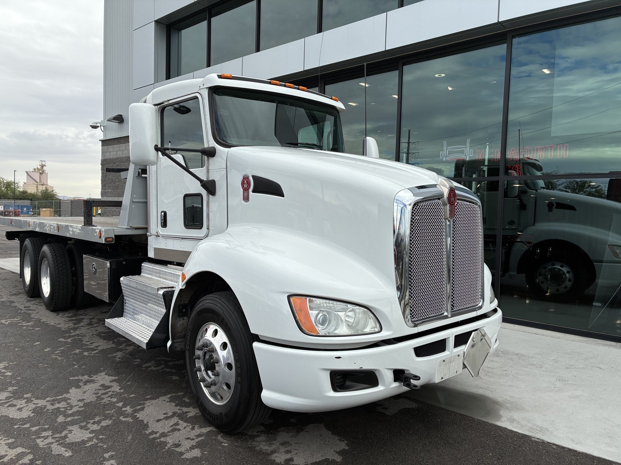 2013 Kenworth T660 - image 1 of 6