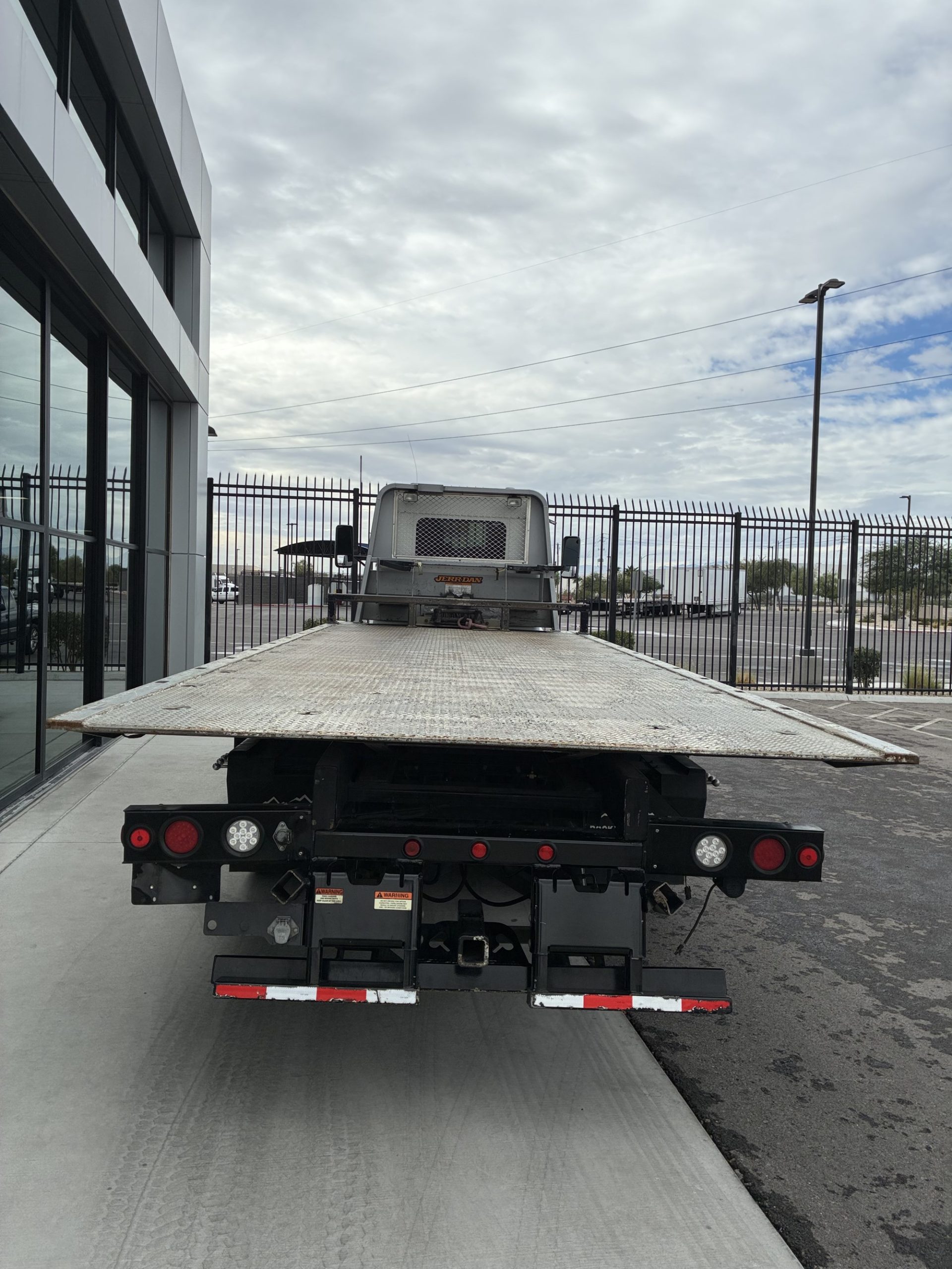 2013 Kenworth T660 - image 4 of 6