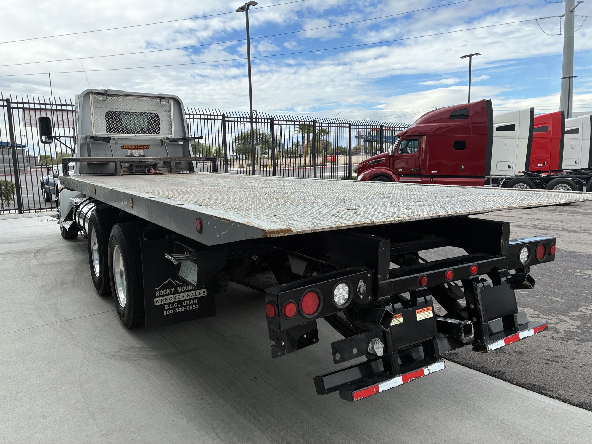 2013 Kenworth T660 - image 5 of 6