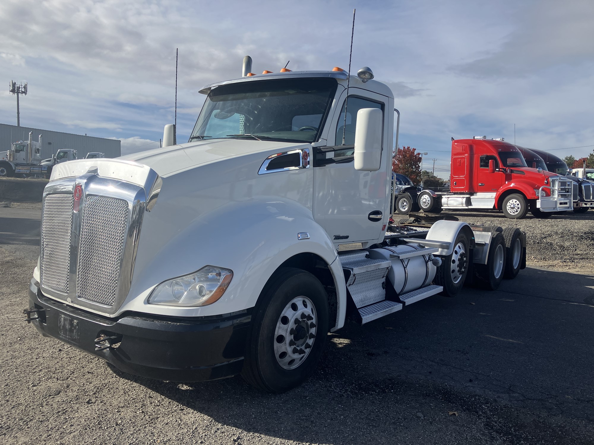 2017 Kenworth T680 - image 1 of 6